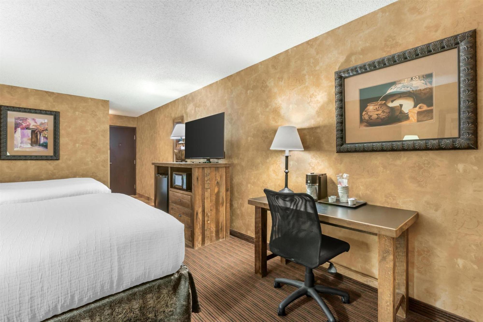 Queen Room with Two Queen Beds and Sofa Bed - Non-Smoking