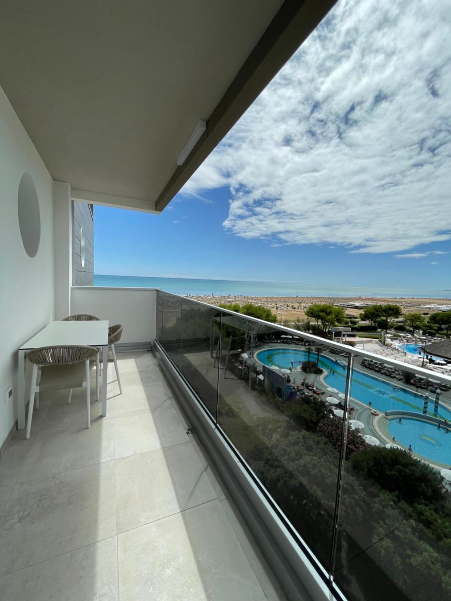 Camera Familiare con Vista Mare Laterale