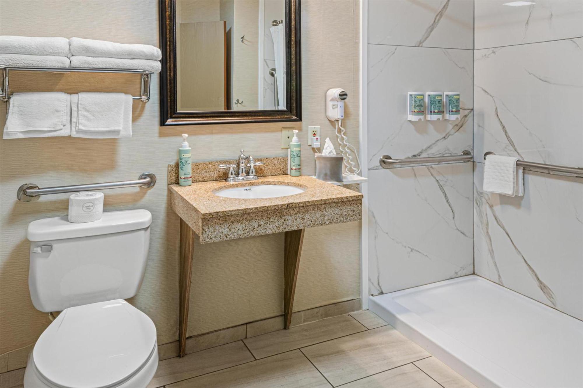 Queen Room with Bath Tub - Disability Access