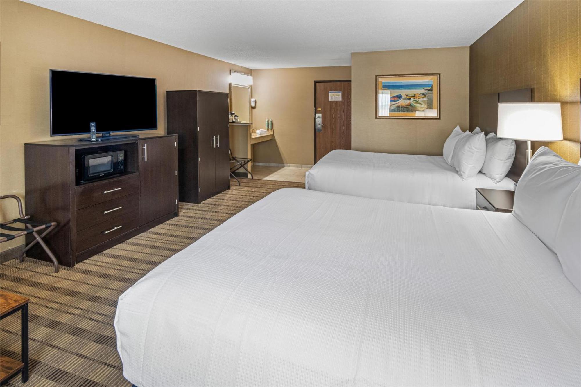 Suite with Two Queen Beds and Sofa Bed - Non-Smoking