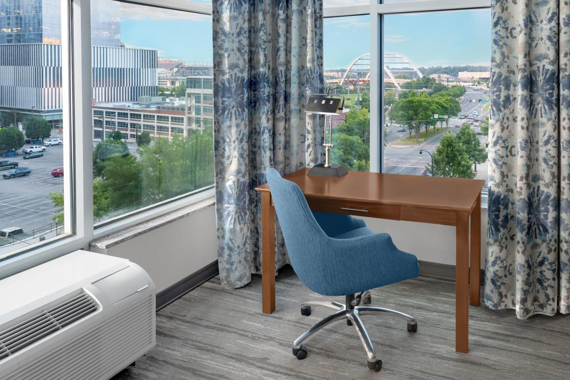 Corner King Room View