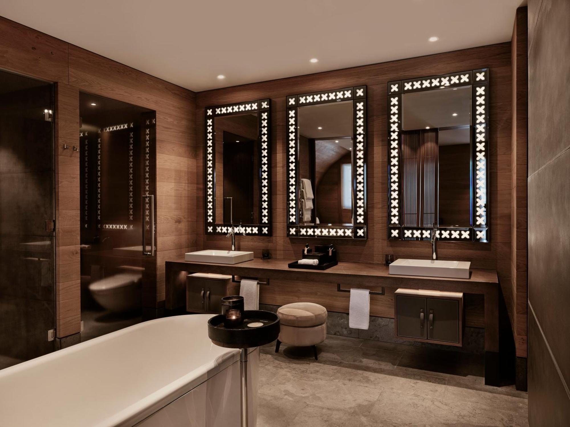 Deluxe Junior Suite,1689851514:JPEG