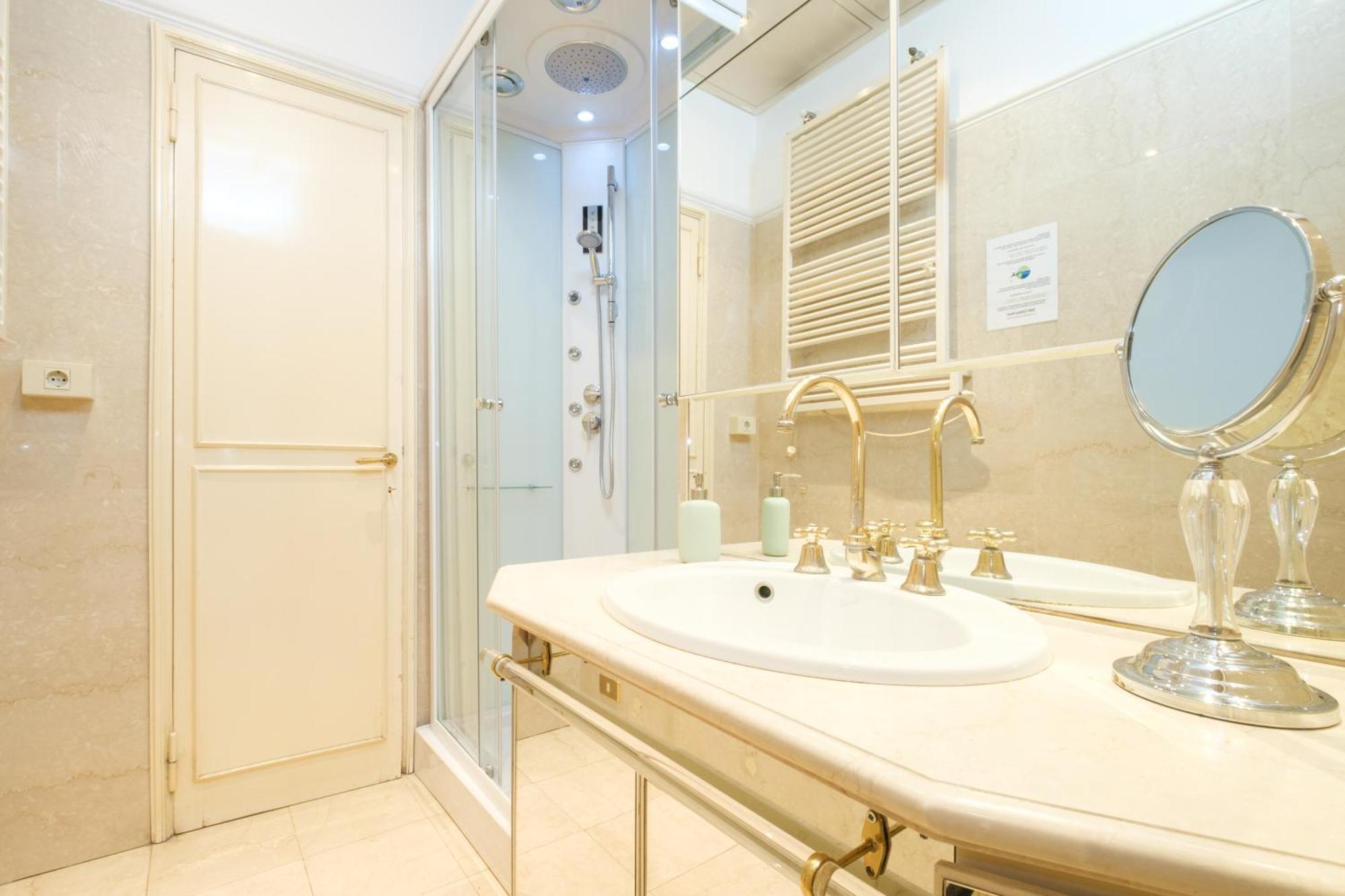 Habitación Doble con baño compartido