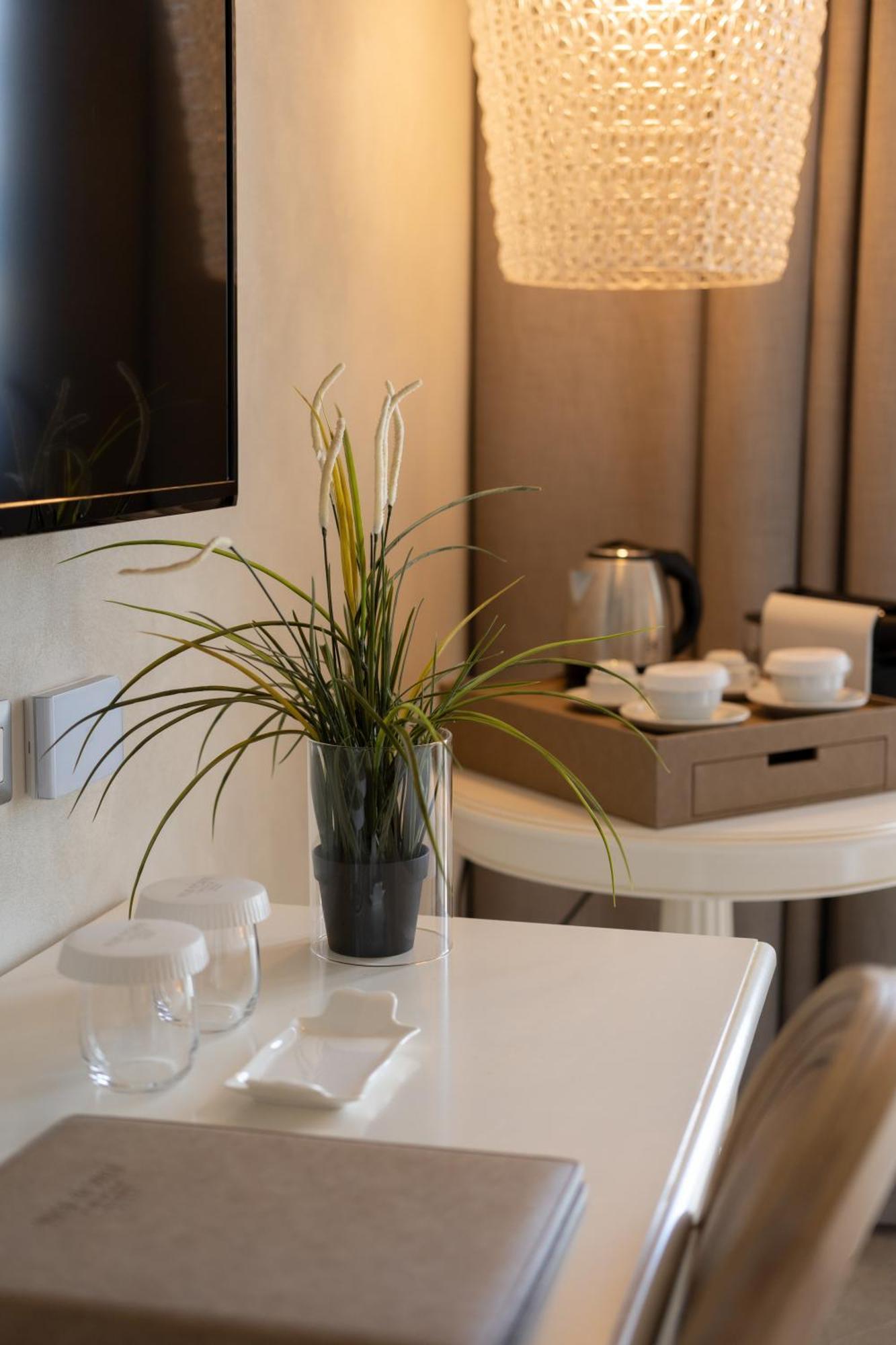 Classic Double or Twin Room with Balcony and Sea View,1690952089:JPEG