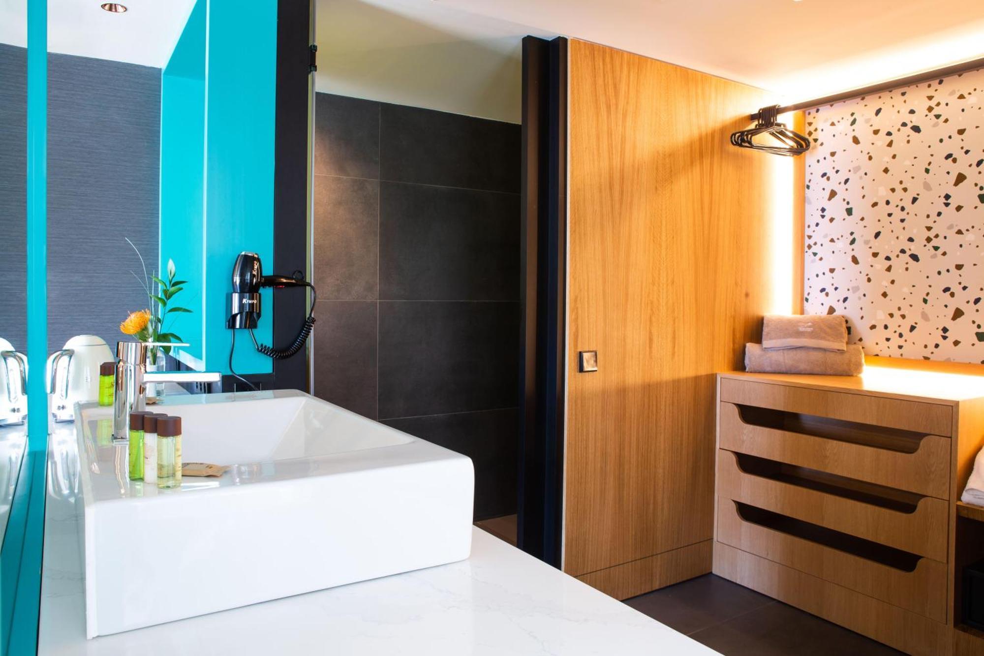 Habitación Doble Superior con balcón, vistas al mar y aire acondicionado
