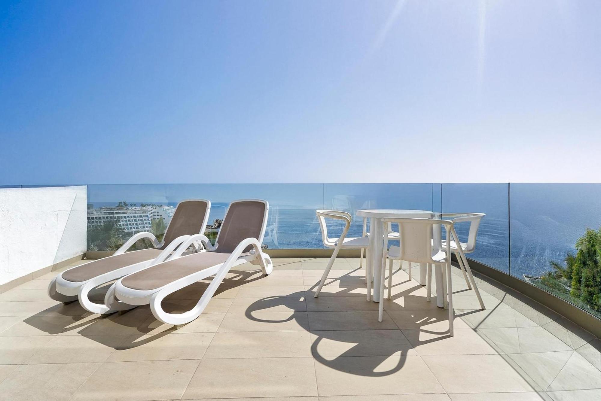 Apartamento Clásico de 1 dormitorio con balcón y vistas al mar