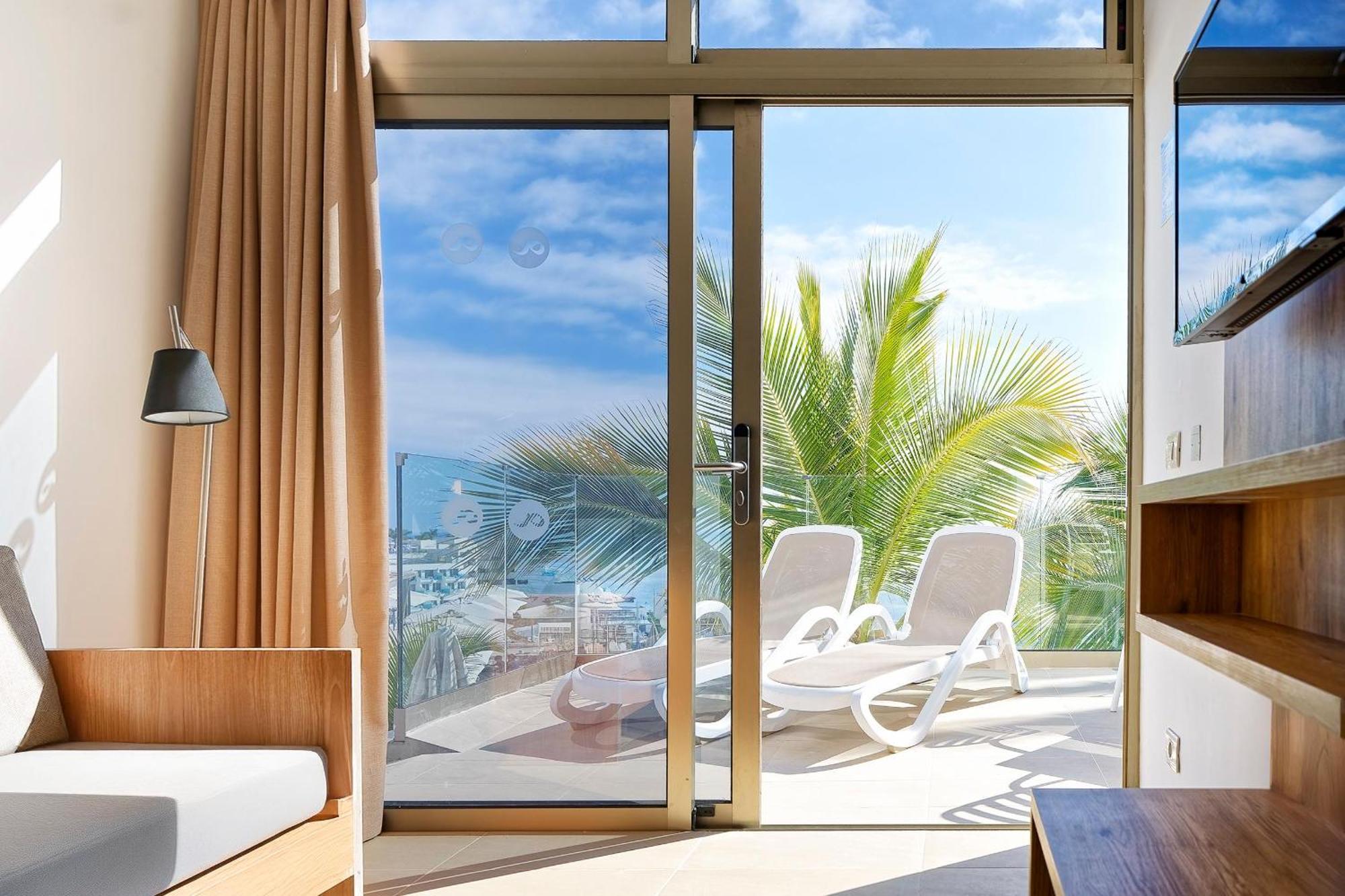 Apartamento Clásico de 1 dormitorio con balcón y vistas parciales al mar