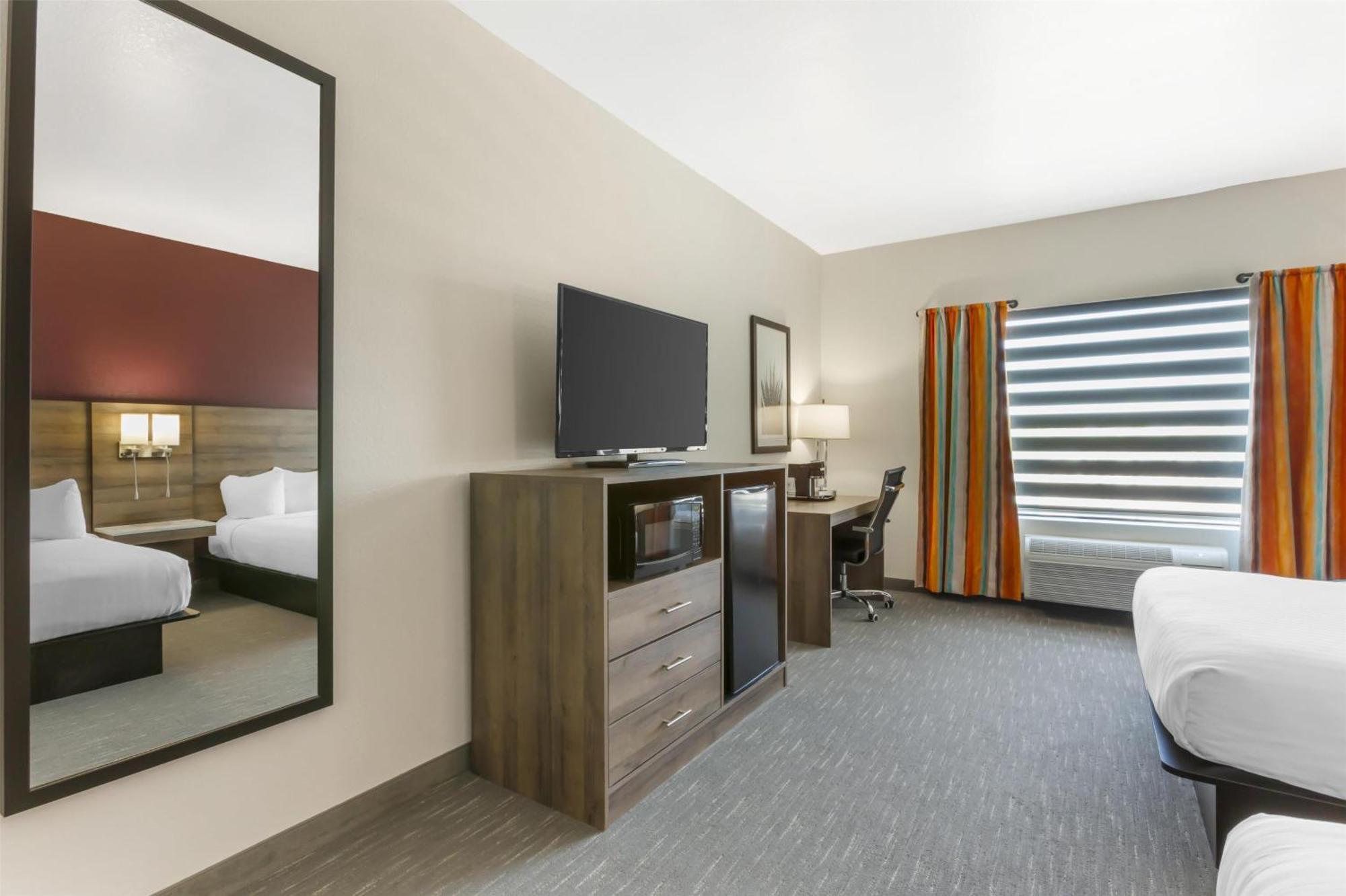 Larger Queen Room with Two Queen Beds - Non-Smoking
