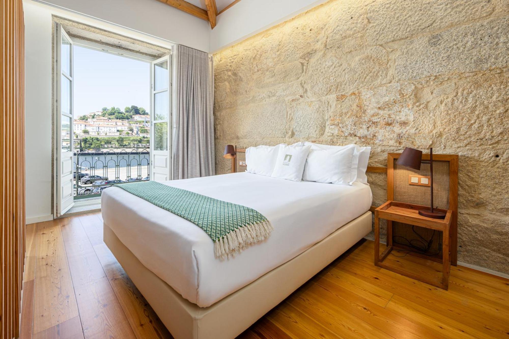 One-Bedroom Apartment Balcony,1692141128:JPEG