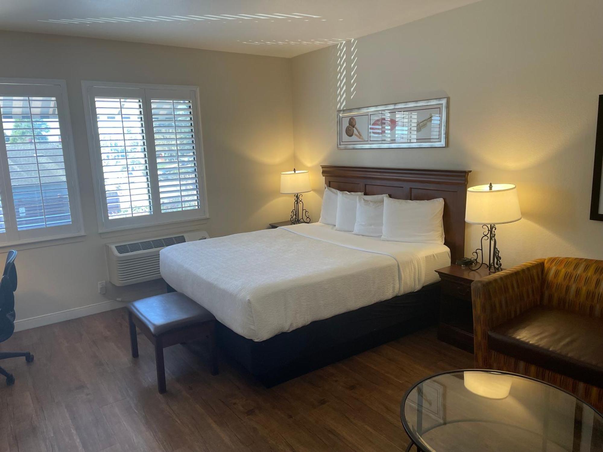 Larger King Room with Spa Bath, Fireplace and Sofa Bed - Non-Smoking,1693286216:JPEG