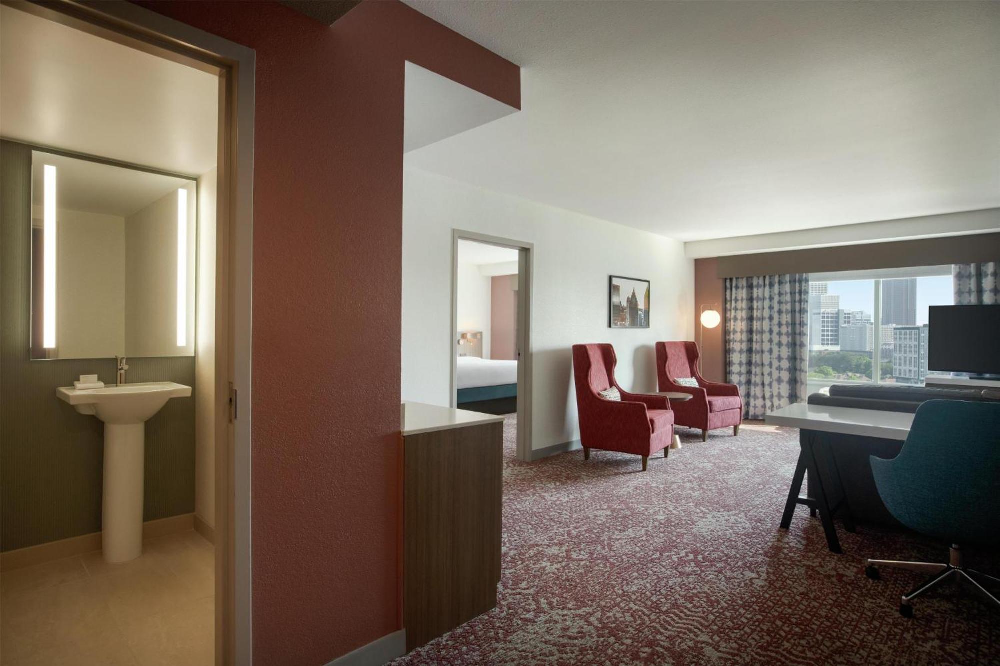 Deluxe King Suite