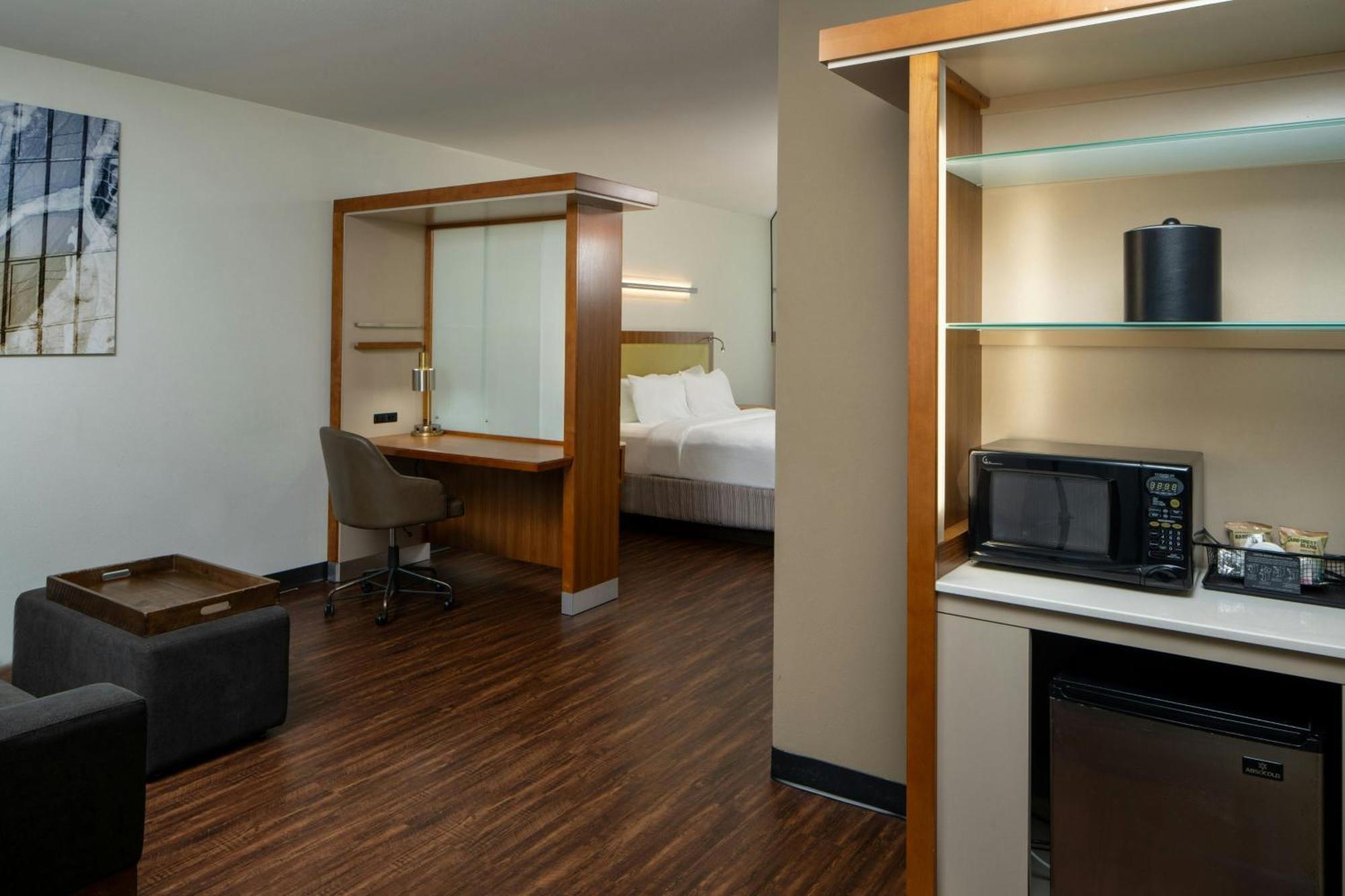 King Suite with Sofa Bed - Hearing Accessible