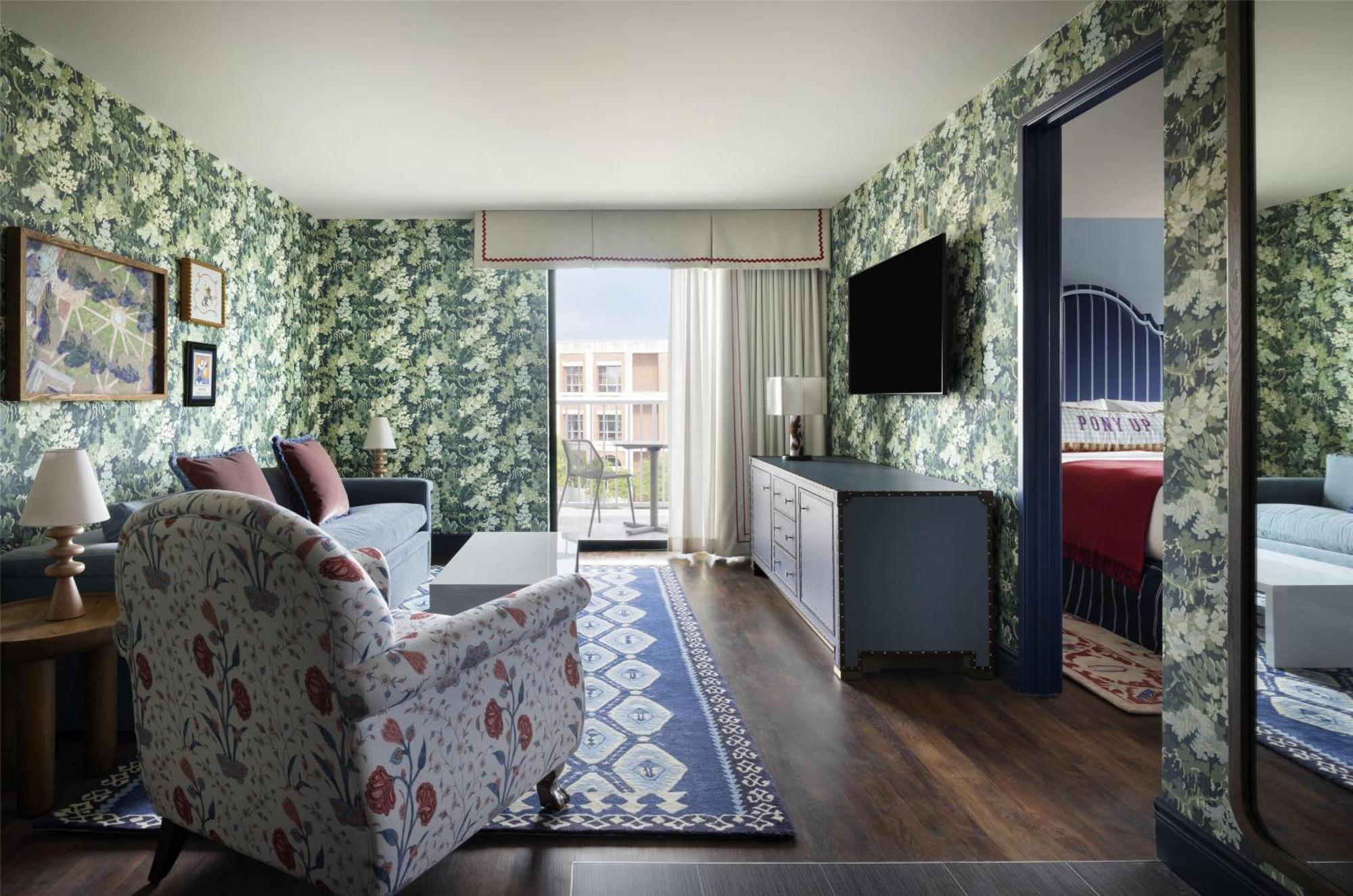 Graduate King Suite,1694546520:JPEG