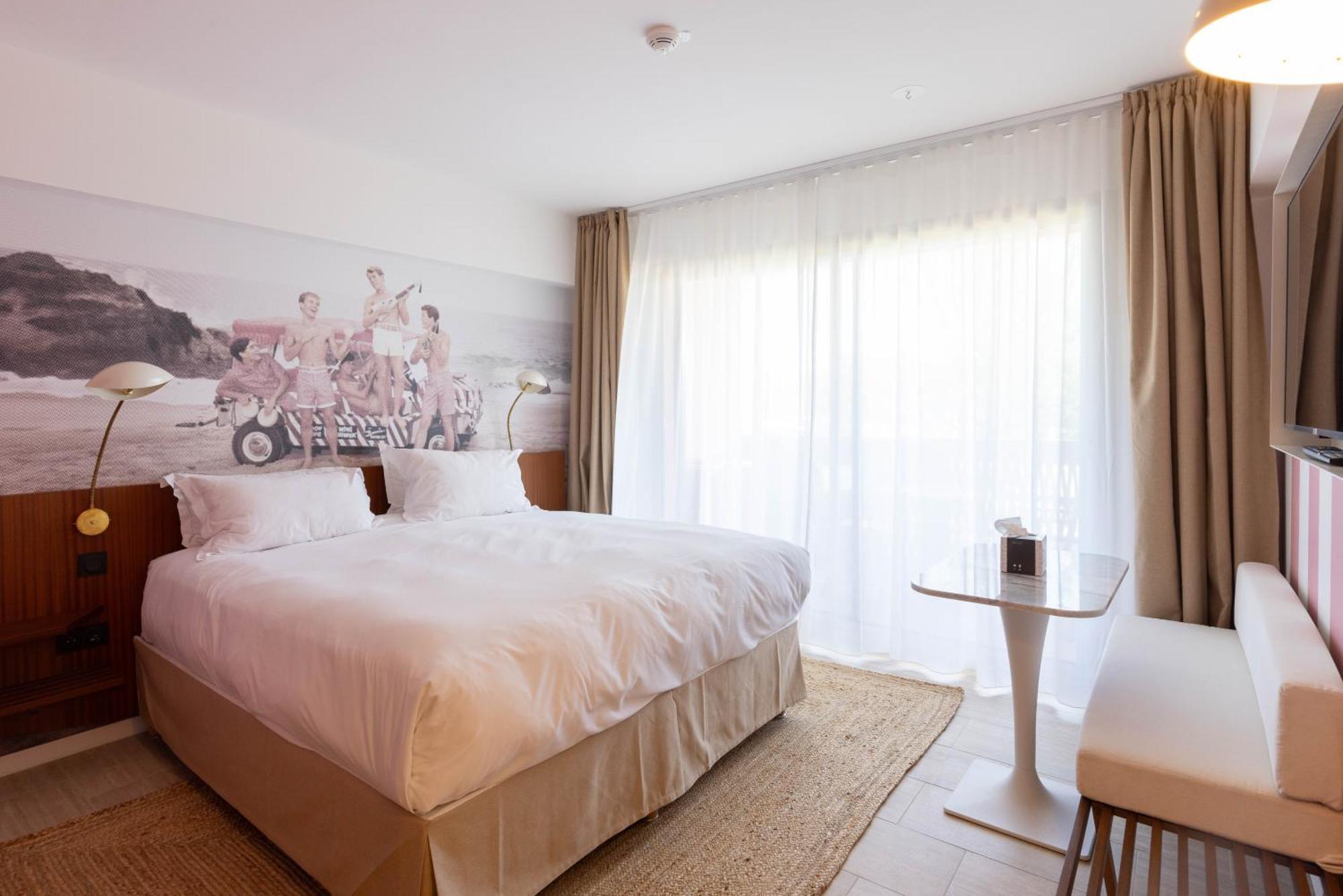Chambre Double - Vue sur Piscine - « Mi Casa Signature avec Vue sur Rivière »