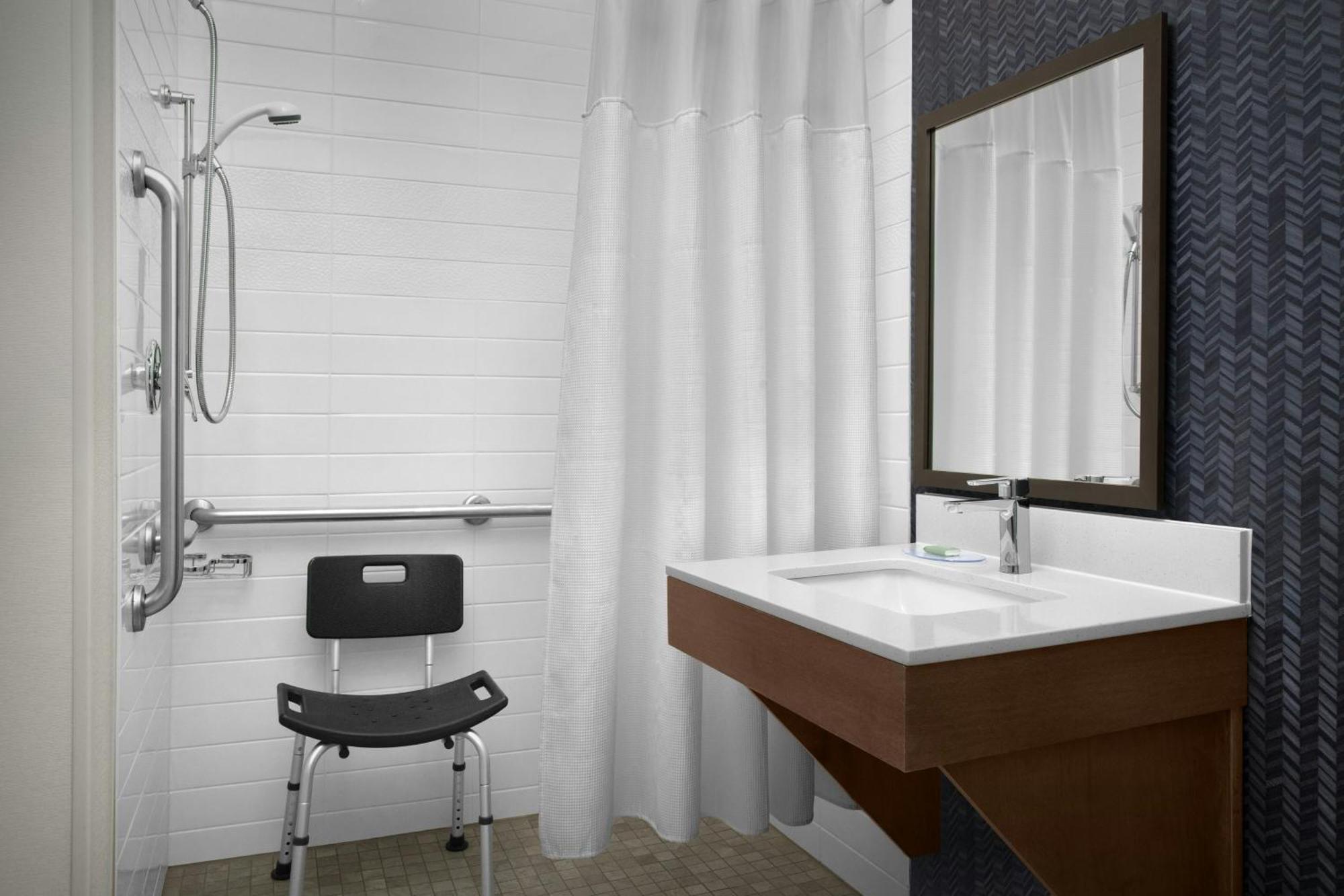 King Room with Roll-In Shower - Mobility Access/Hearing Accessible