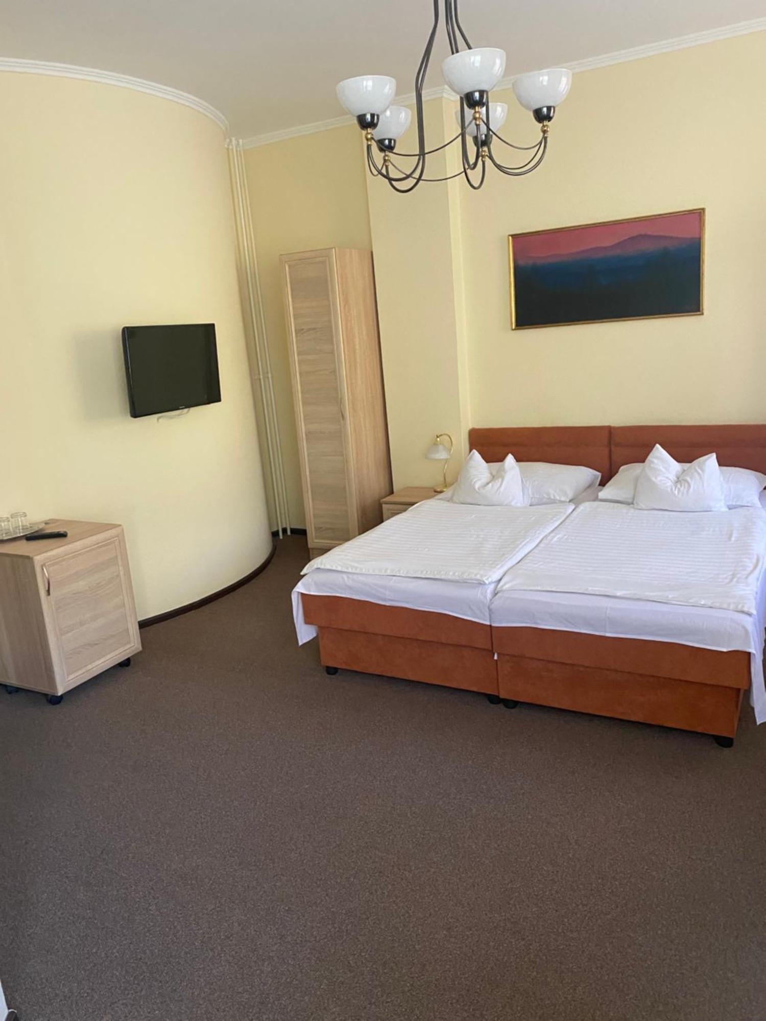 Double Room,1742607716:JPEG