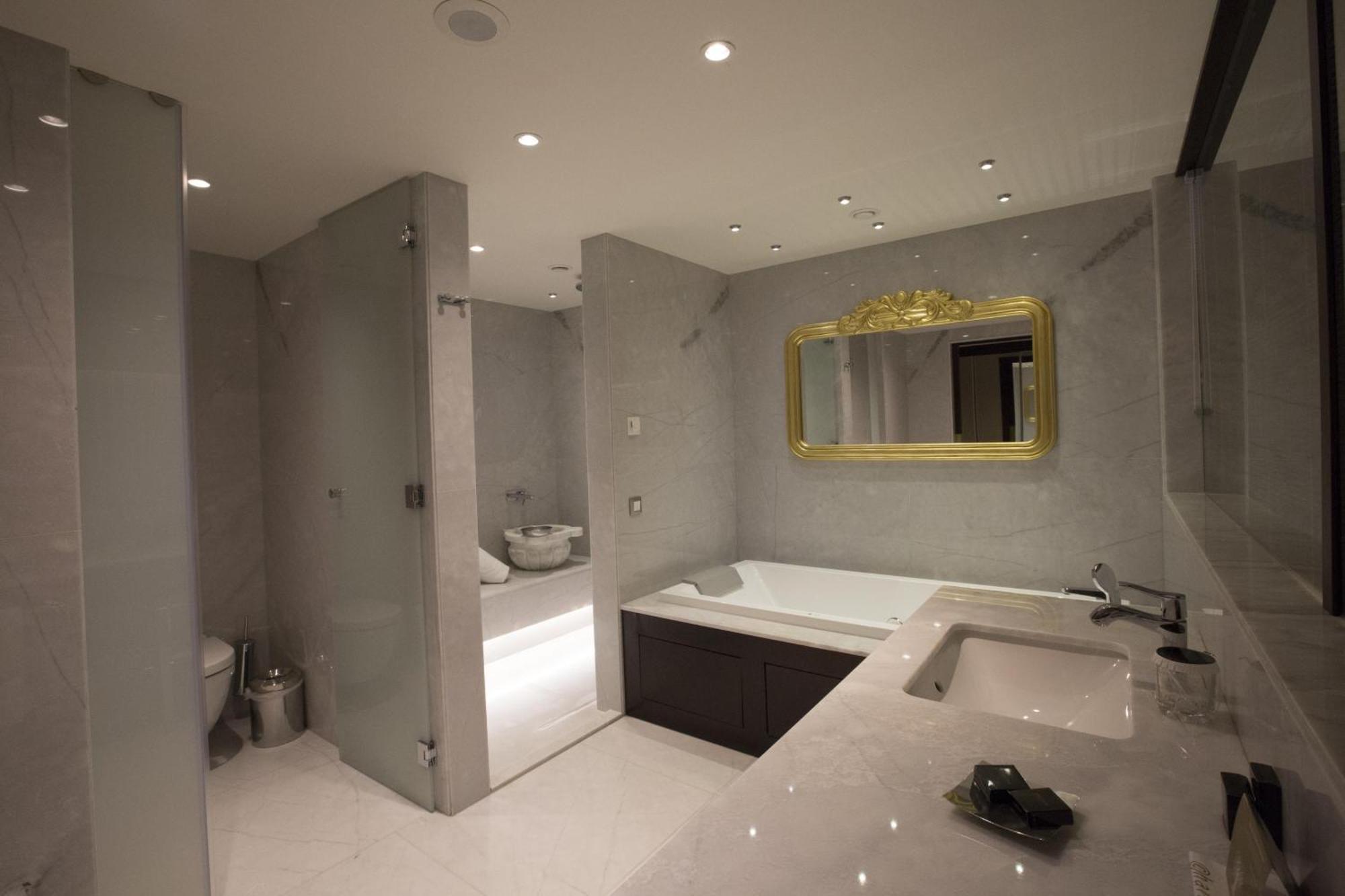 King Suite with Ocean View,1697902686:JPEG