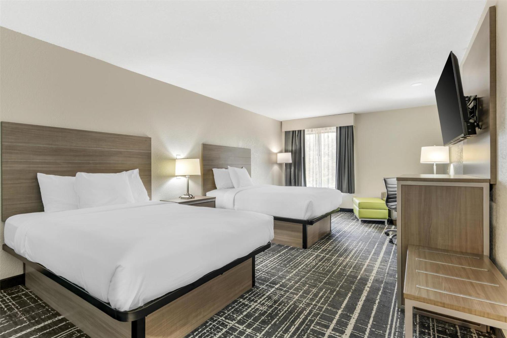 Queen Room with Two Queen Beds - Non-Smoking,1698027381:JPEG