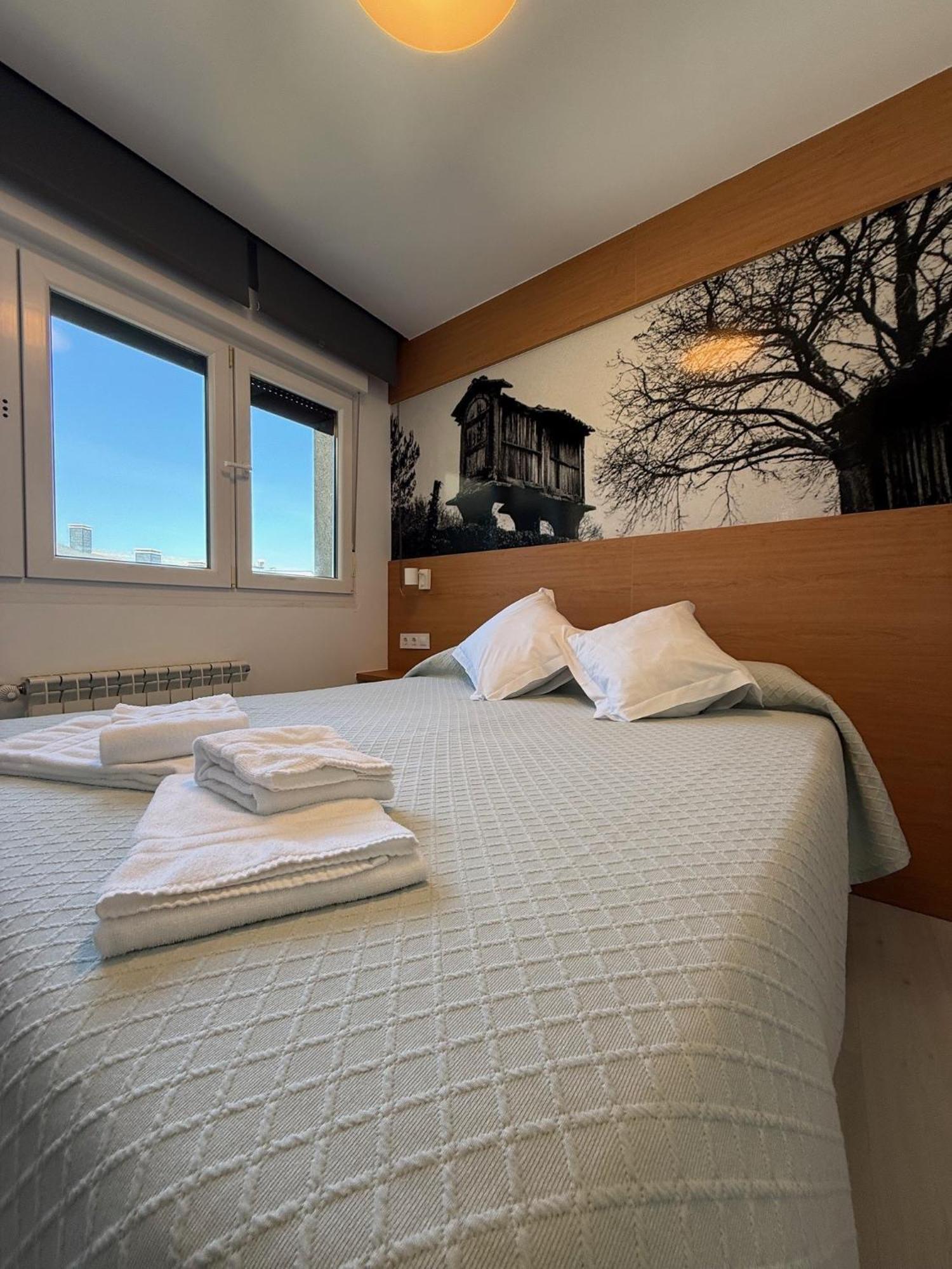 Habitación con cama grande