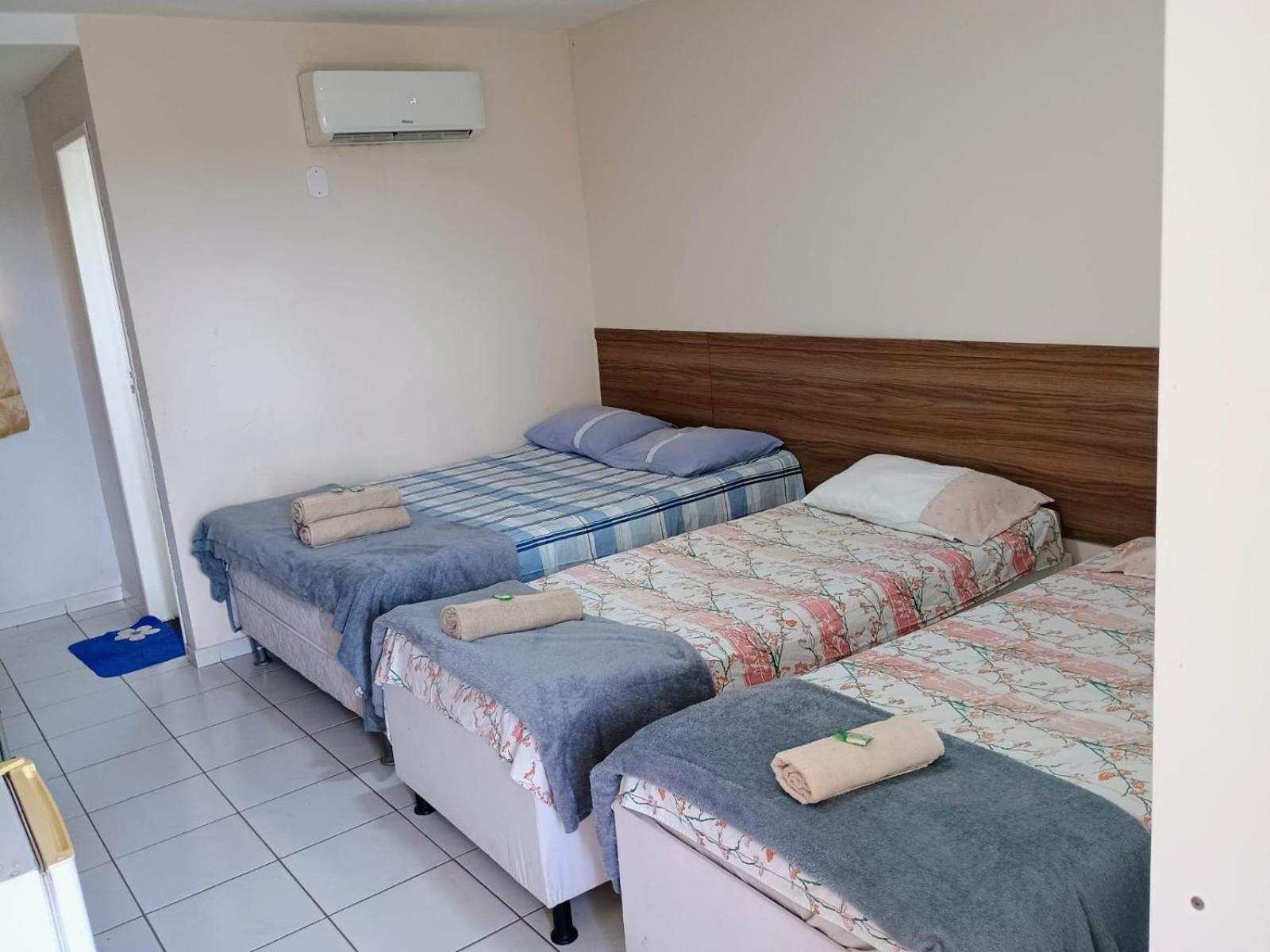 Quarto Triplo com Banheiro