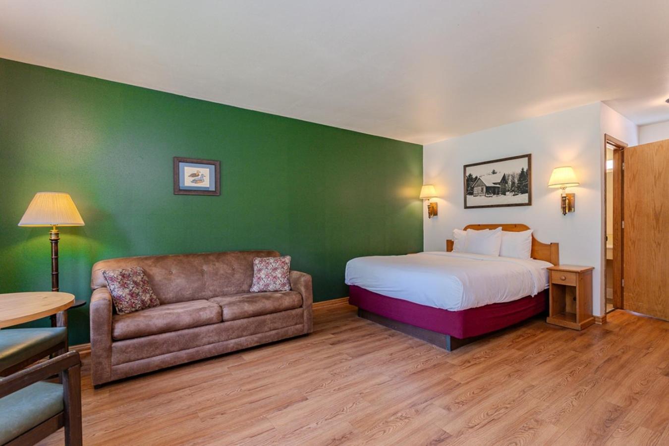Queen Room - Lower