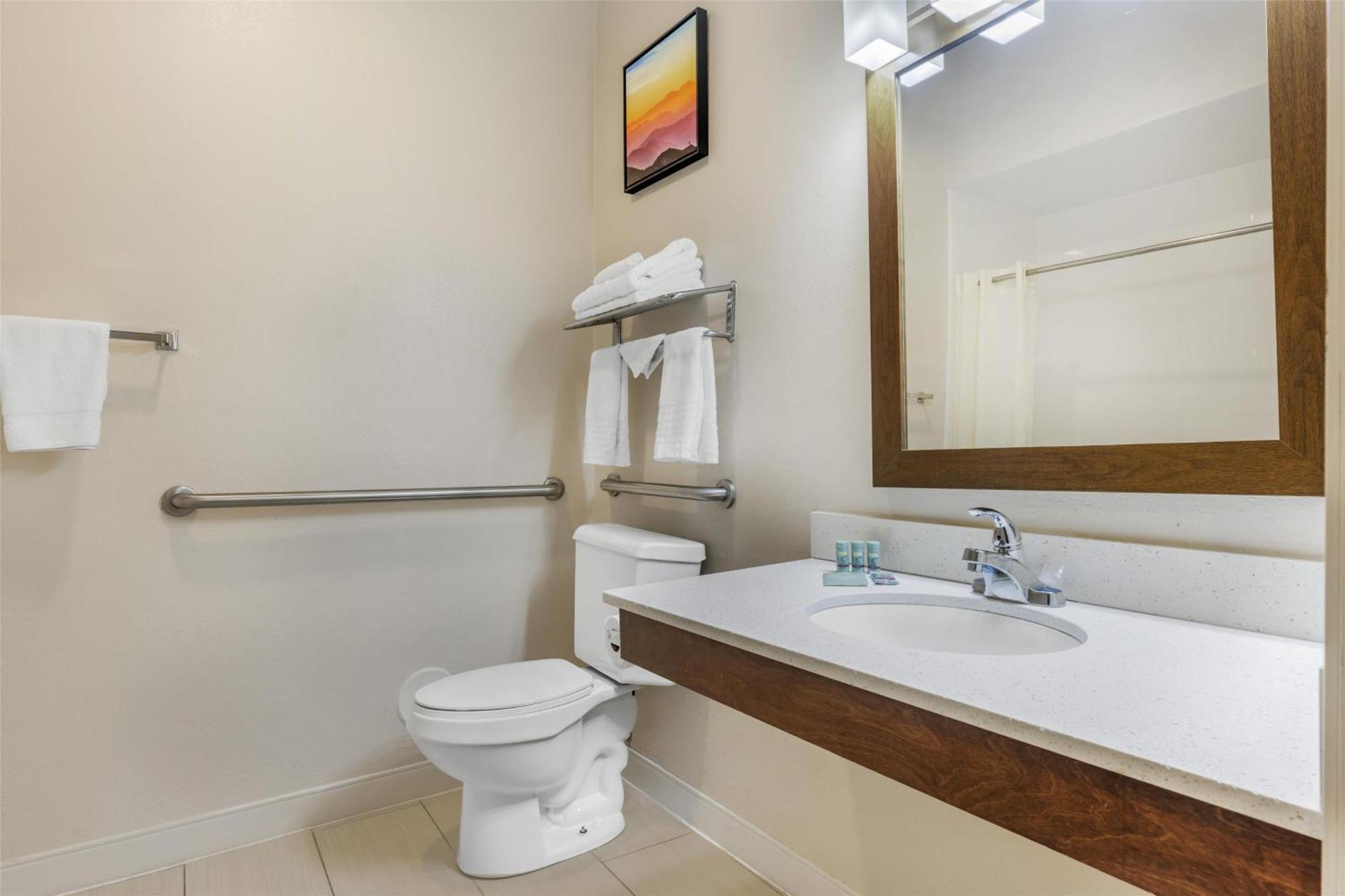King Suite with Walk-In Shower - Disability/Non-Smoking