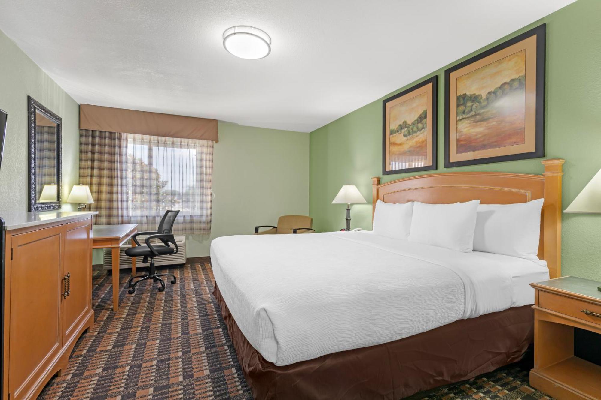 King Room - Accessible/Non-Smoking