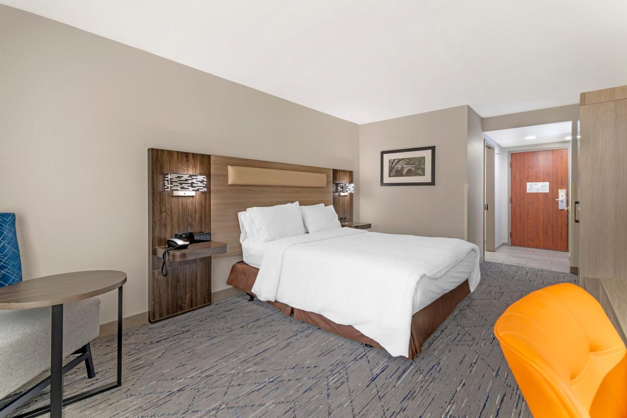 King Room with Roll-In Shower - Disability Access/Non Smoking