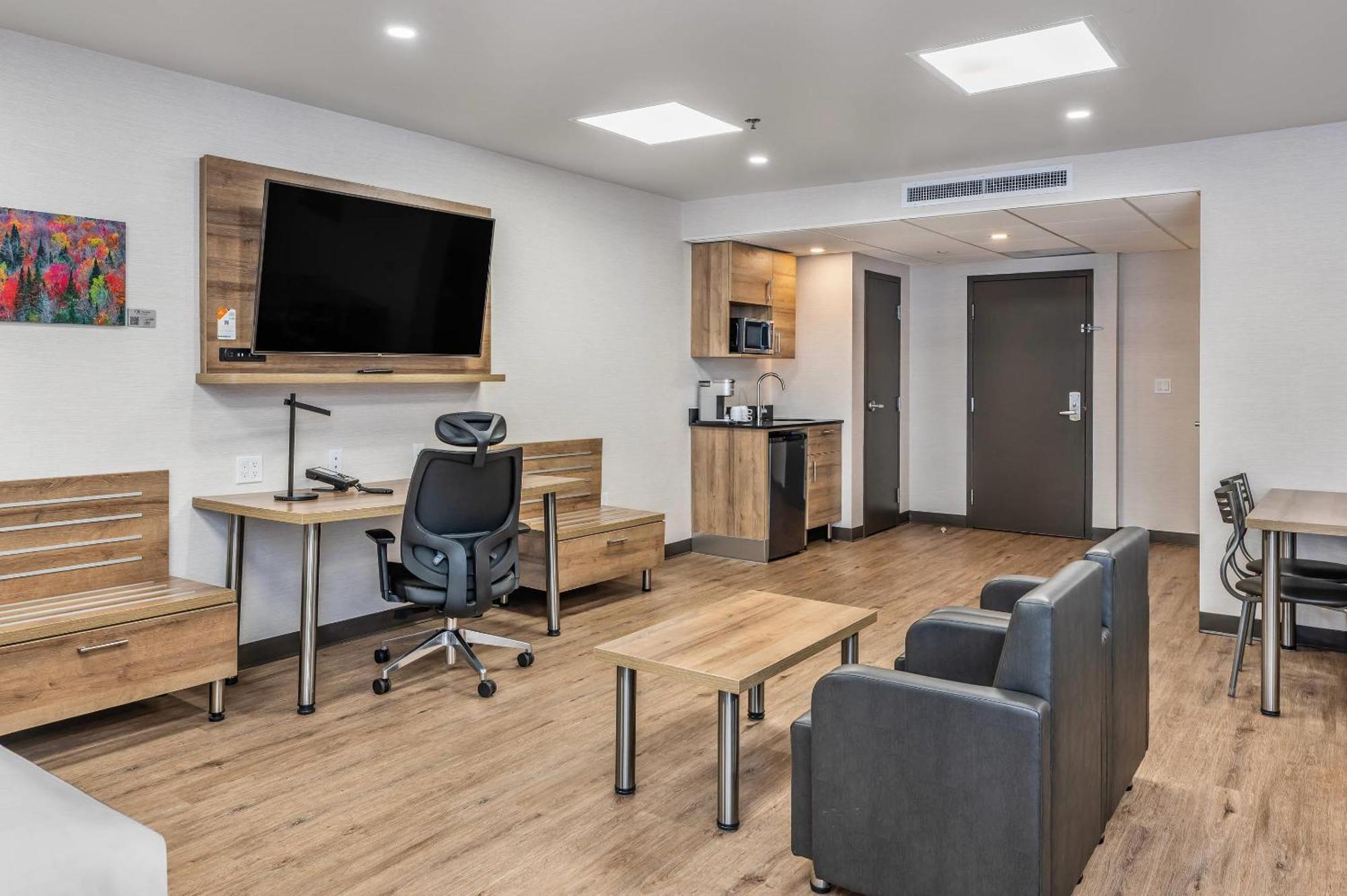 Suite avec 3 Lits Queen-Size - Accessible aux Personnes à Mobilité Réduite/Non-Fumeurs