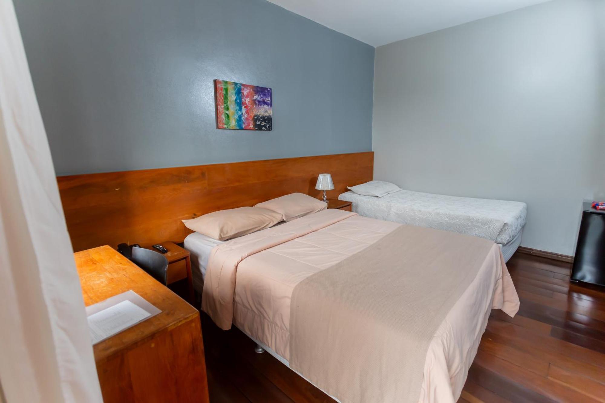 Quarto com Cama de Casal ou 2 de Solteiro