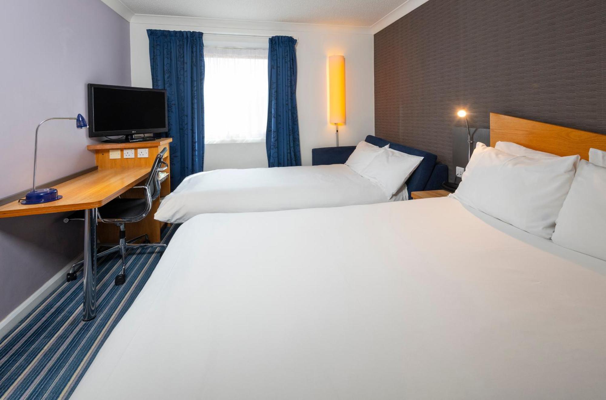 Standard Double Room with Sofa Bed and Free Hot Breakfast,1279946779:JPEG