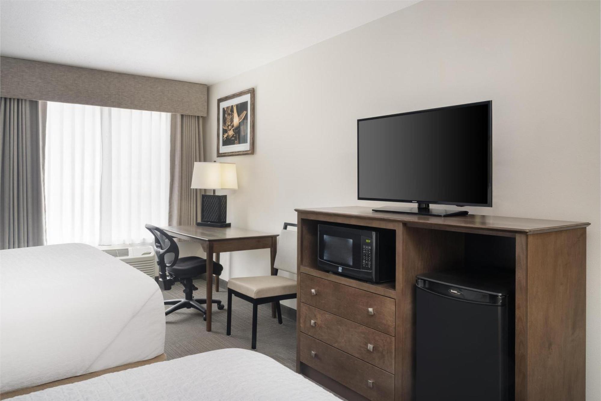Queen Room with Two Queen Beds and Bath Tub - Disability Access/Non-Smoking