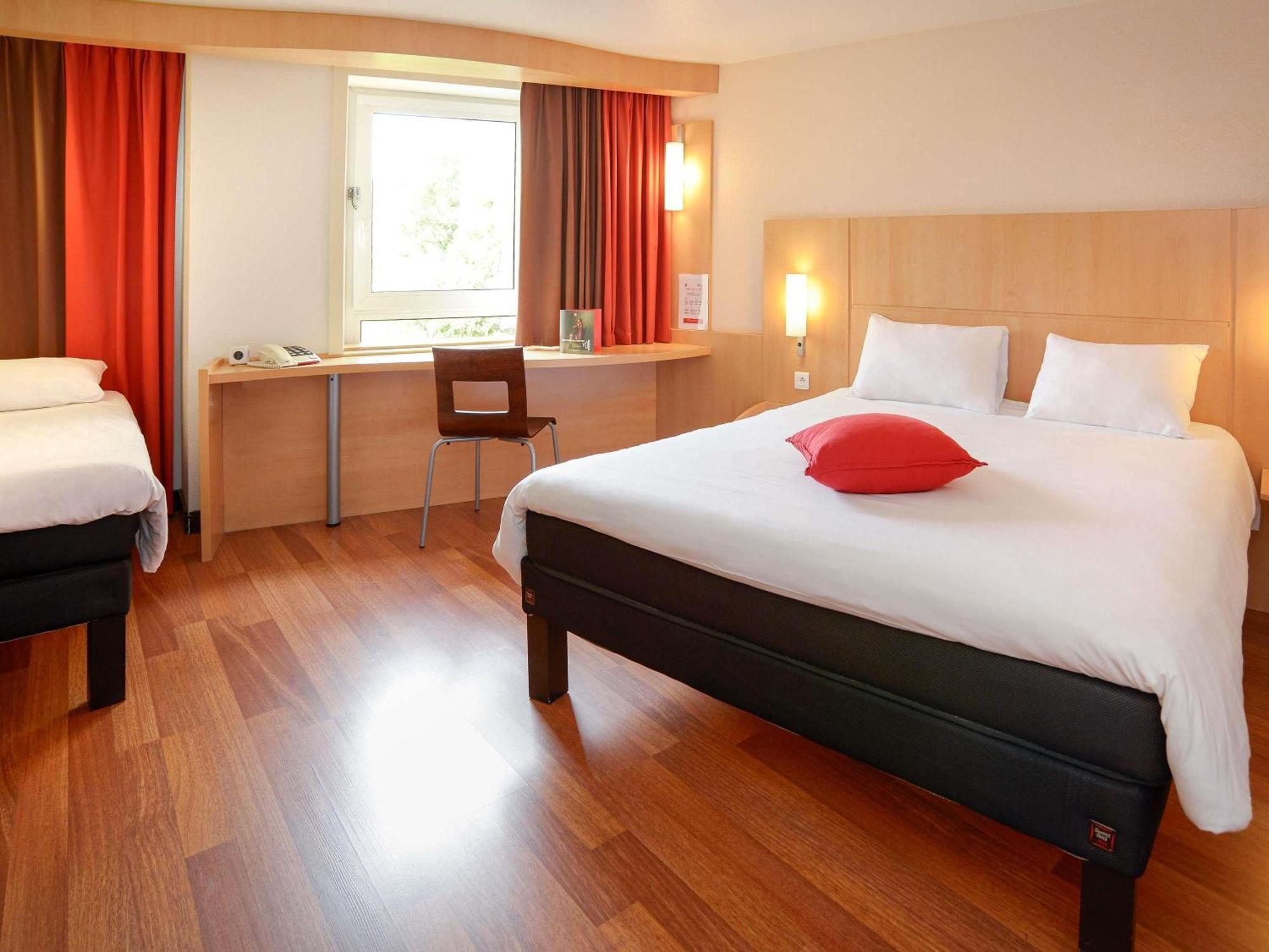 Standard Room One Double Bed One Single Bed Mobility Access,1771587597:JPEG