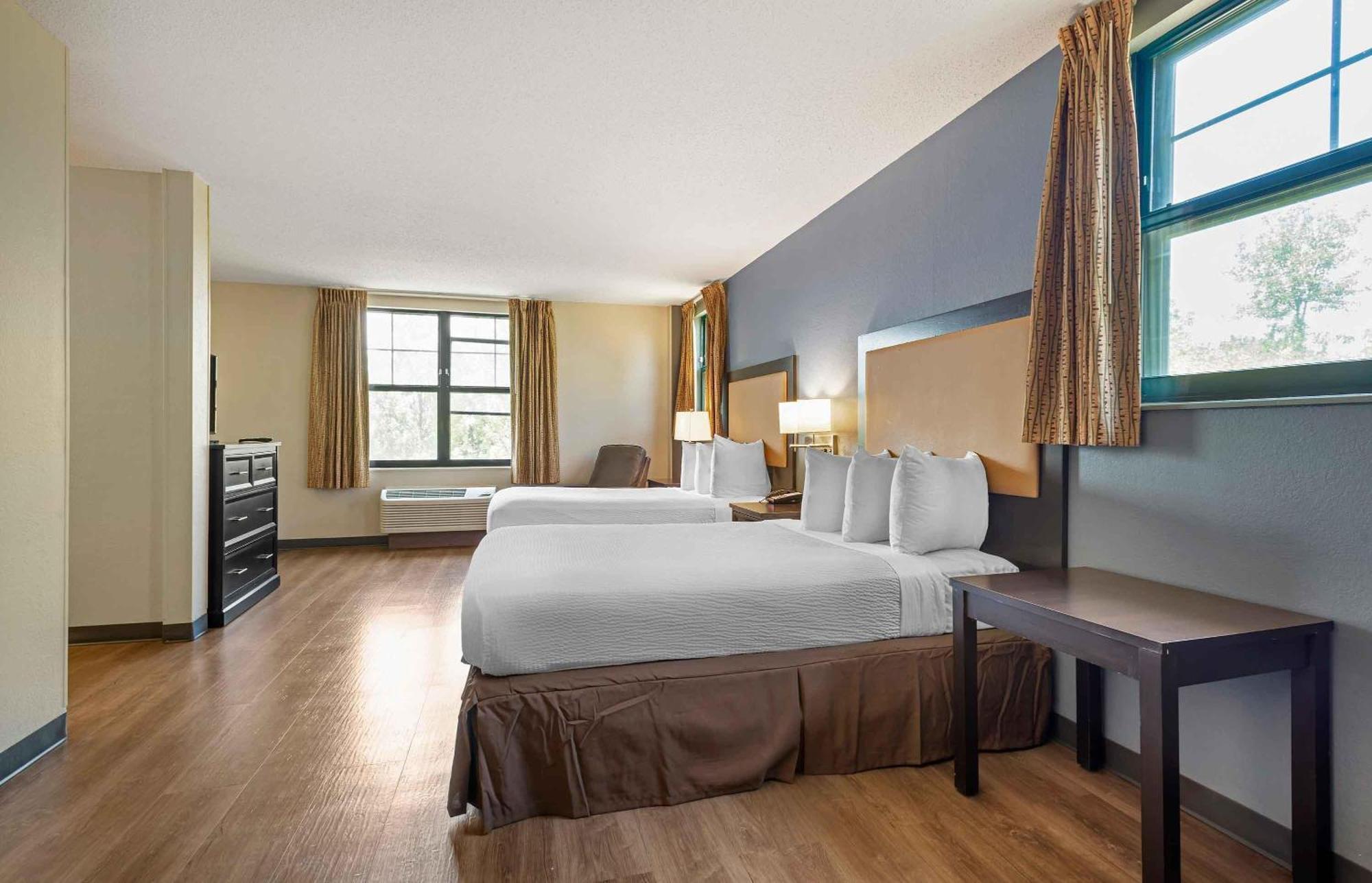 Deluxe Studio with 2 Double Beds - Non-Smoking