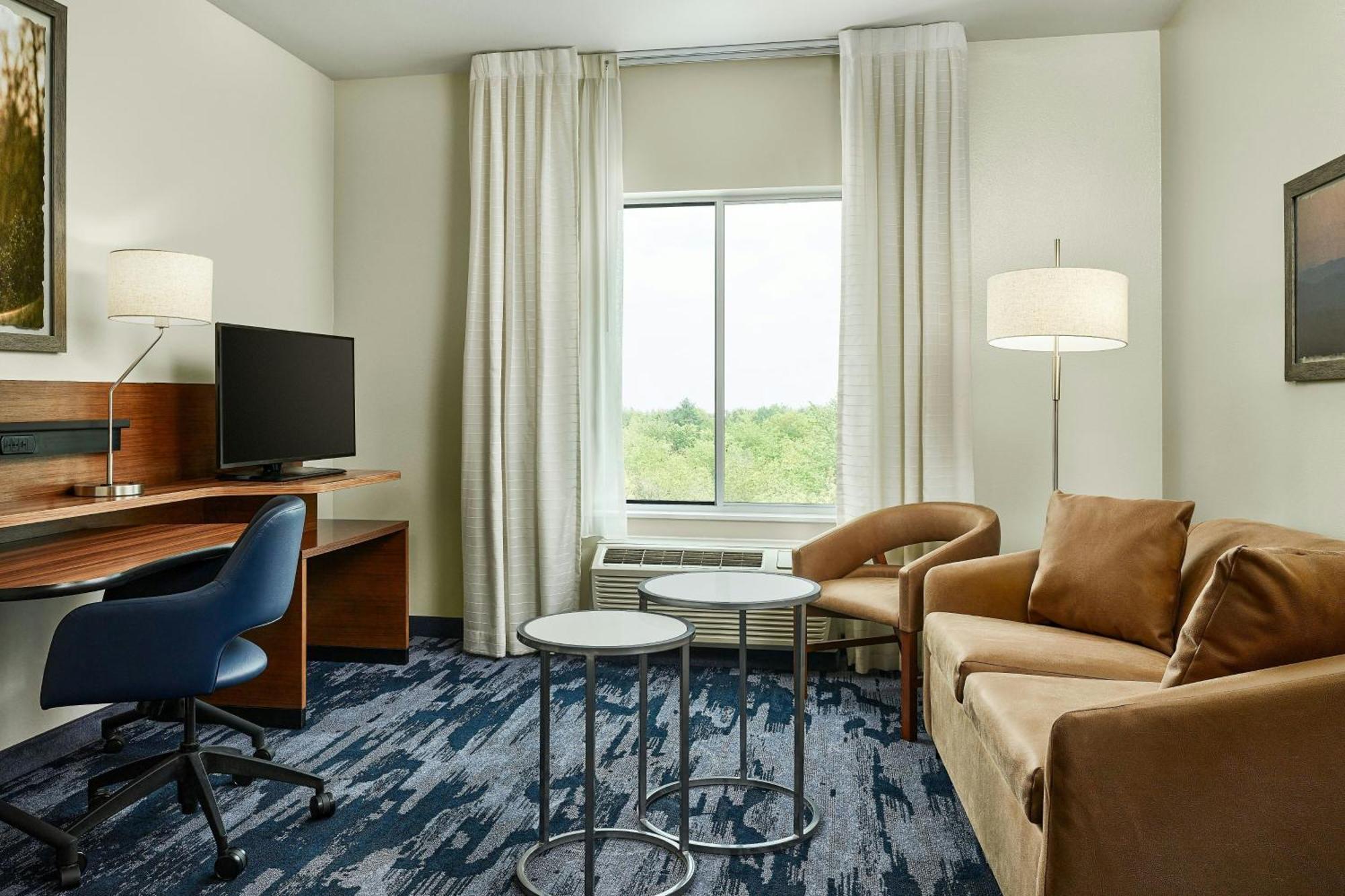 King Suite with Sofa Bed - Hearing Accessible