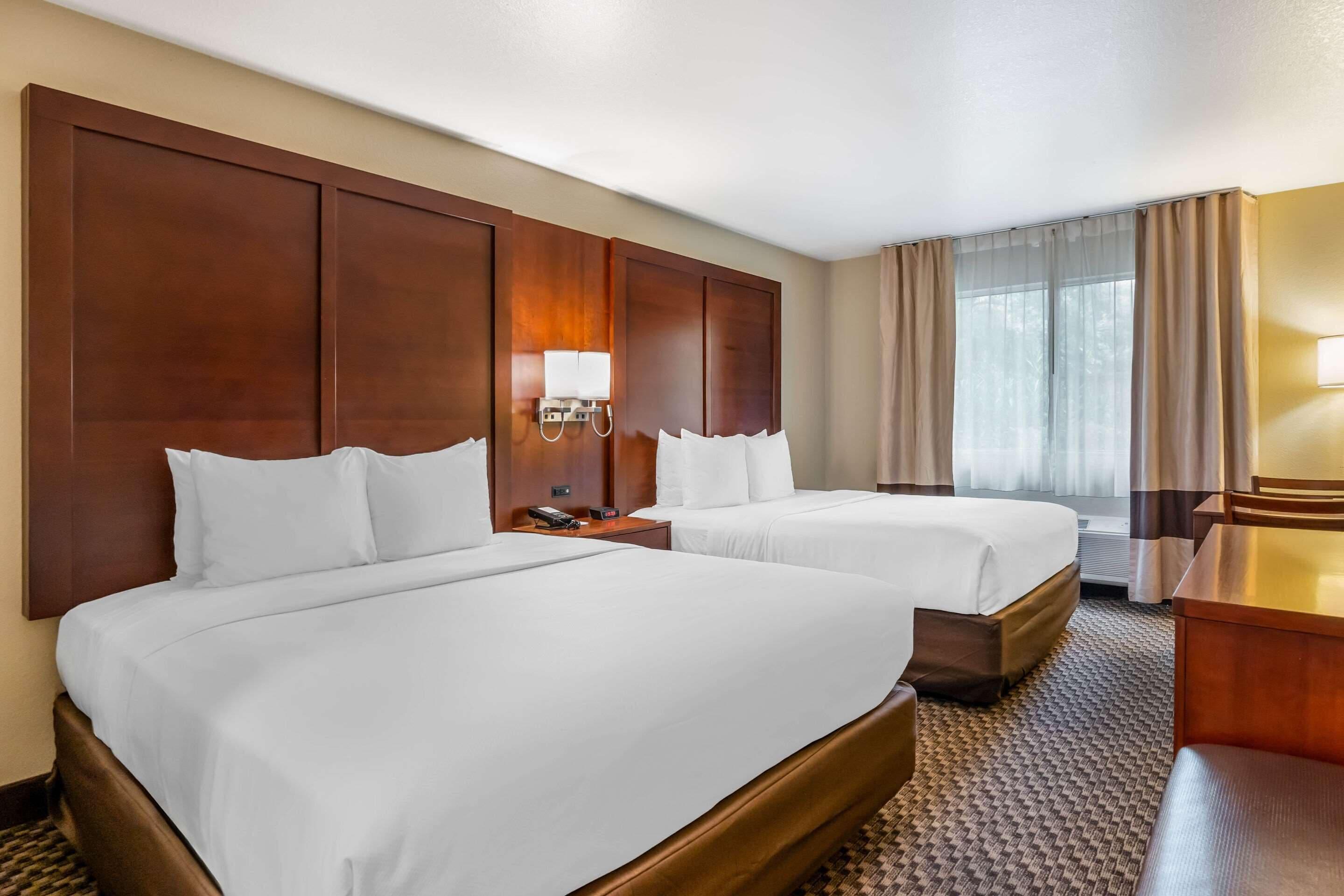 Queen Room with Two Queen Beds - Non-Smoking,1705981043:JPEG