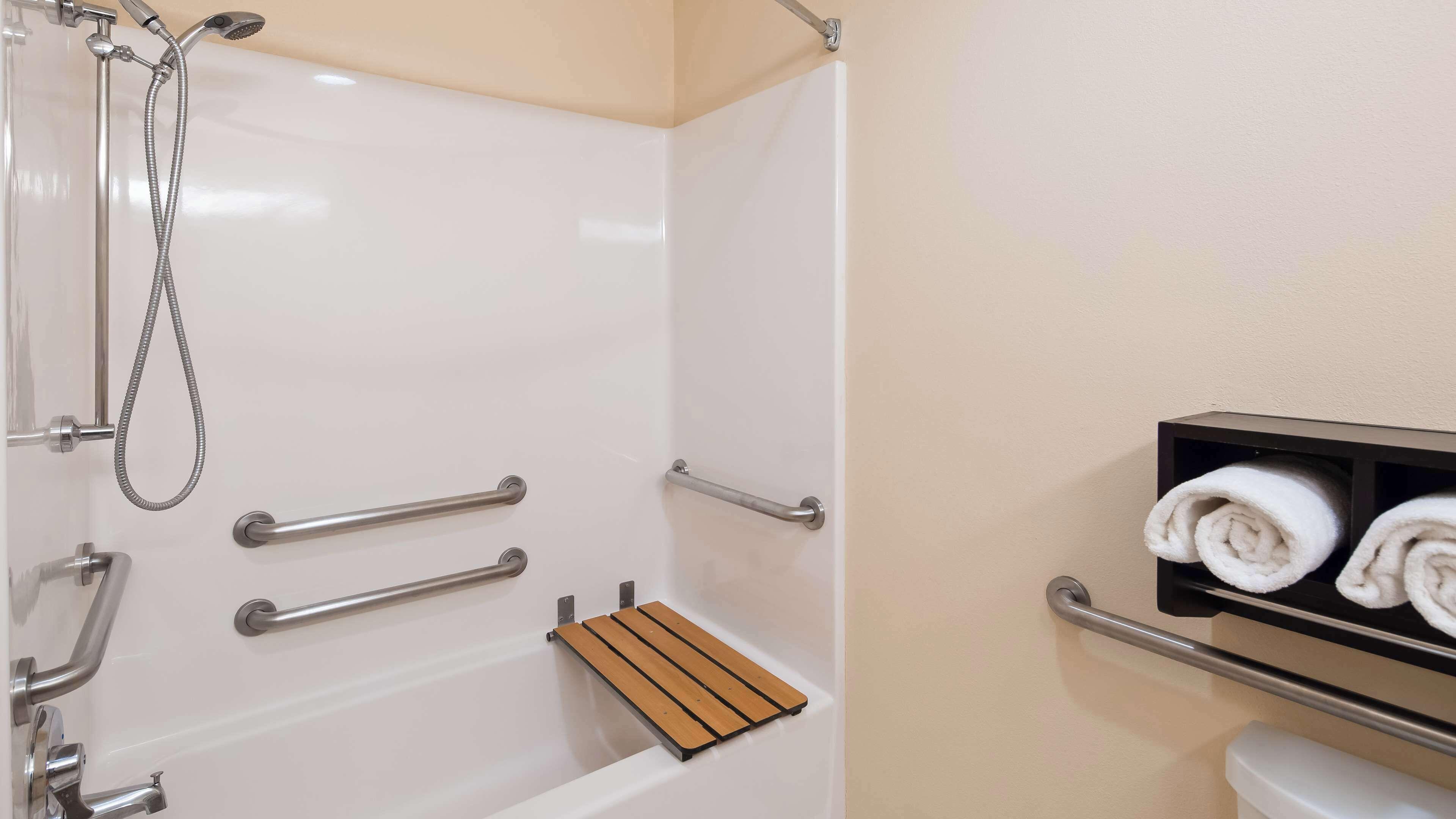 King Room with Bath Tub - Disability Access/Non-Smoking