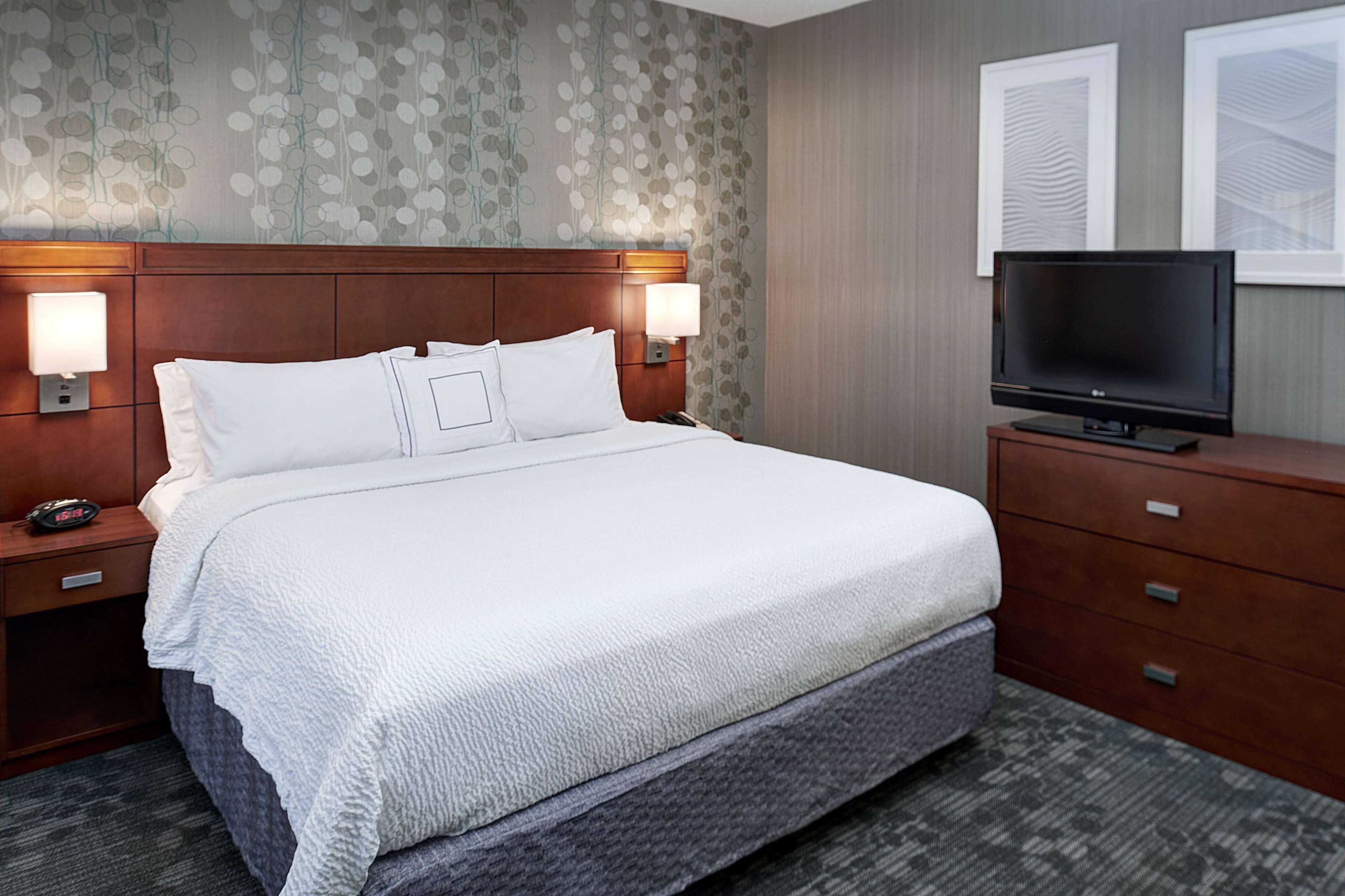 One-Bedroom King Suite - Non-Smoking