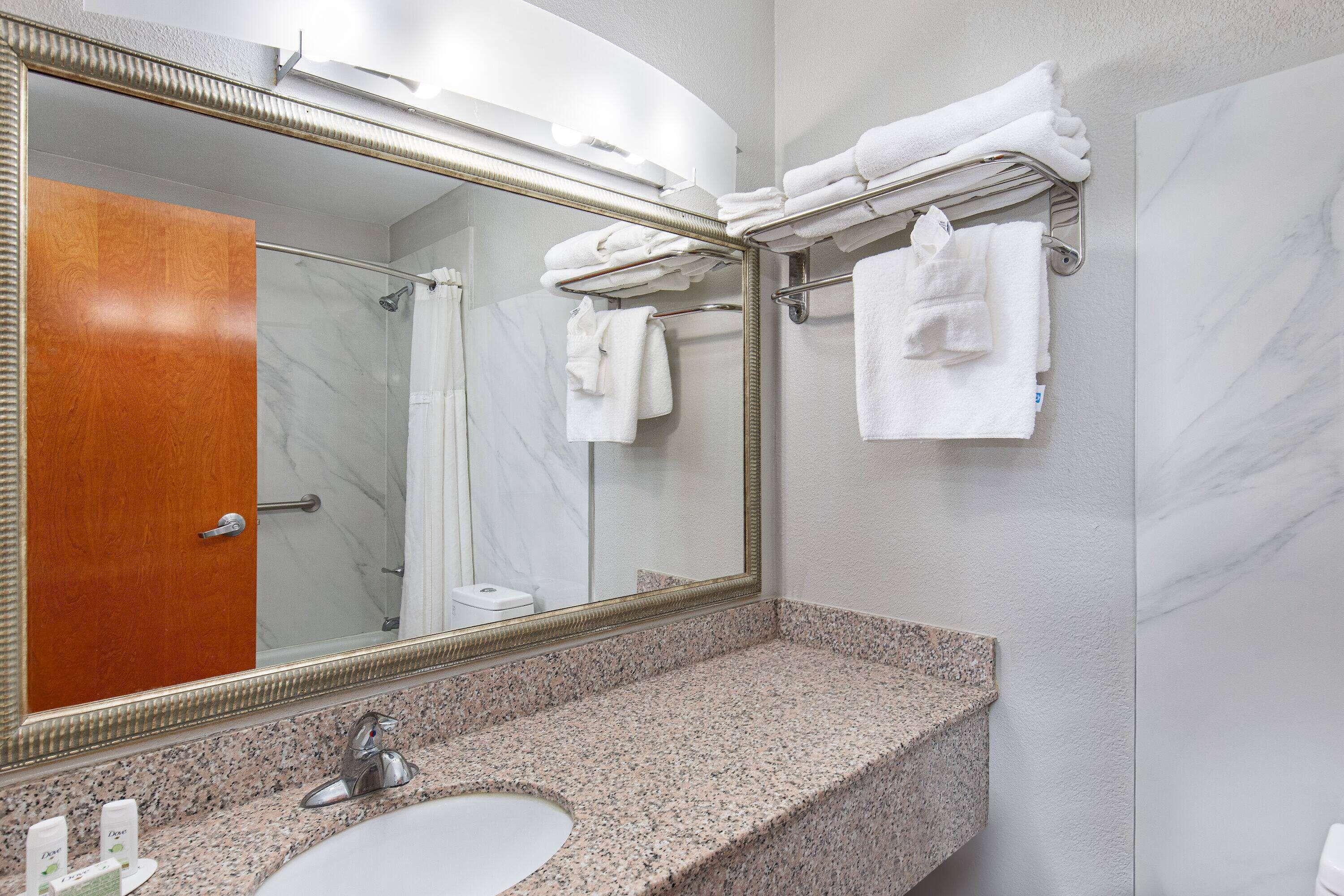 One-Bedroom King Suite - Non-Smoking