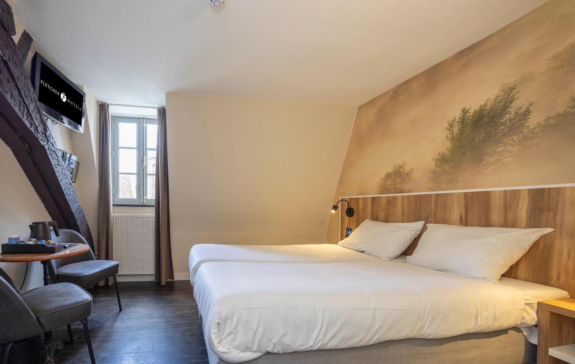 Small Double Room,1706774982:JPEG