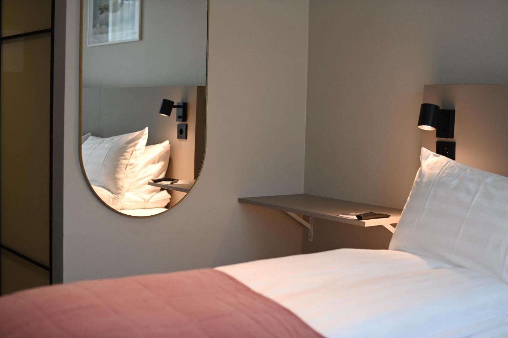 Quarto com Cama de Casal ou 2 de Solteiro