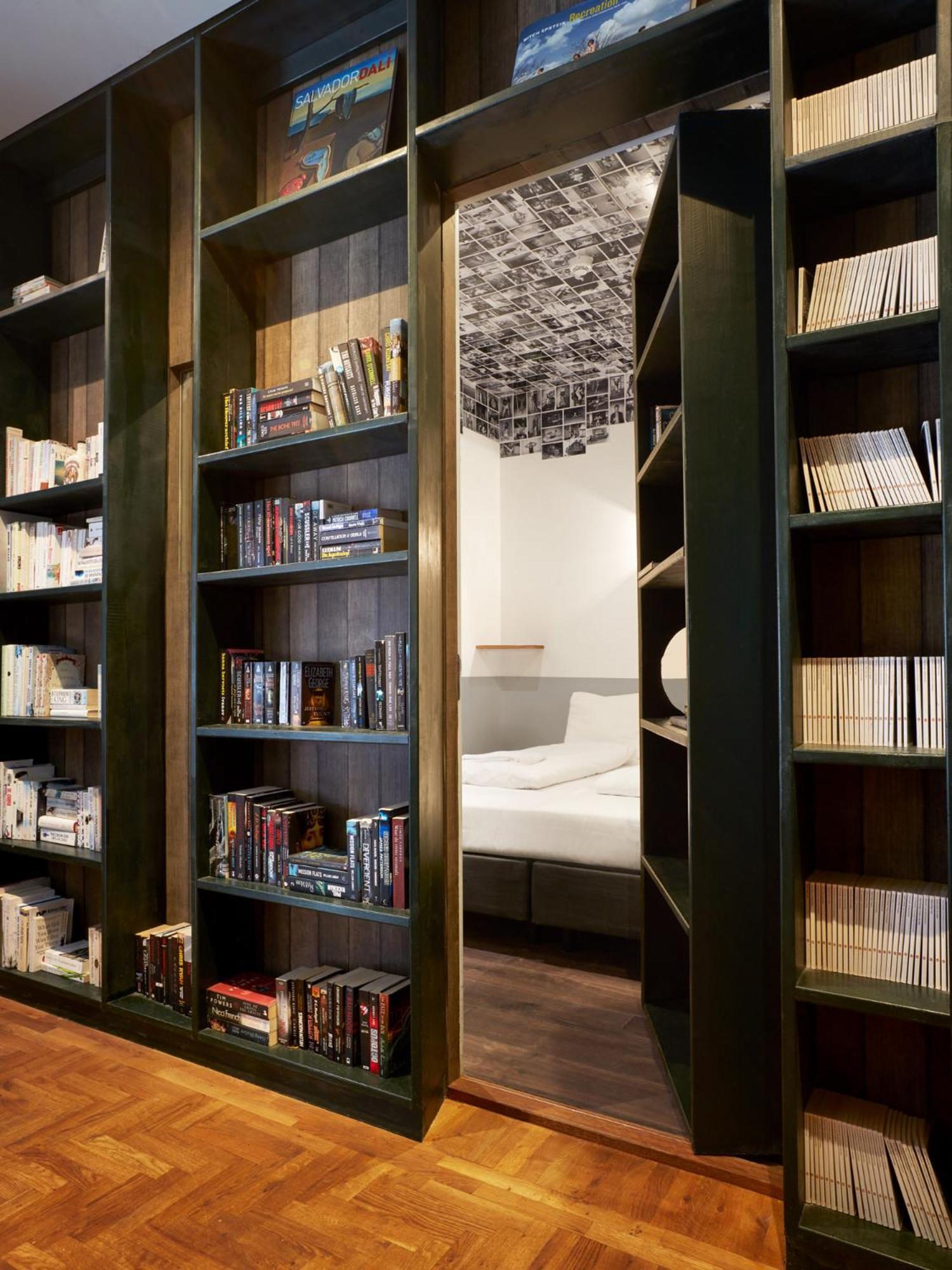 Chambre Secret Bookcase M (Salle de Bains Commune)