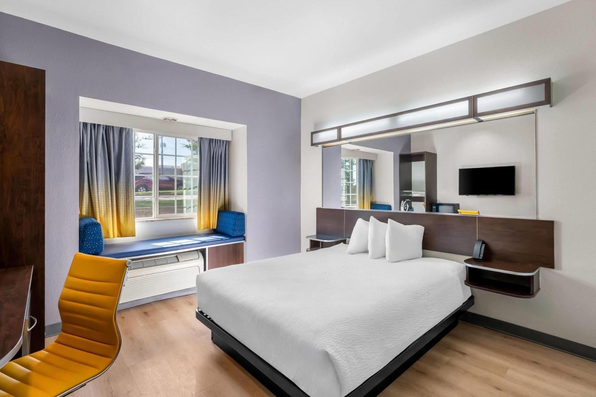 Queen Room - Disability Access/Non-Smoking