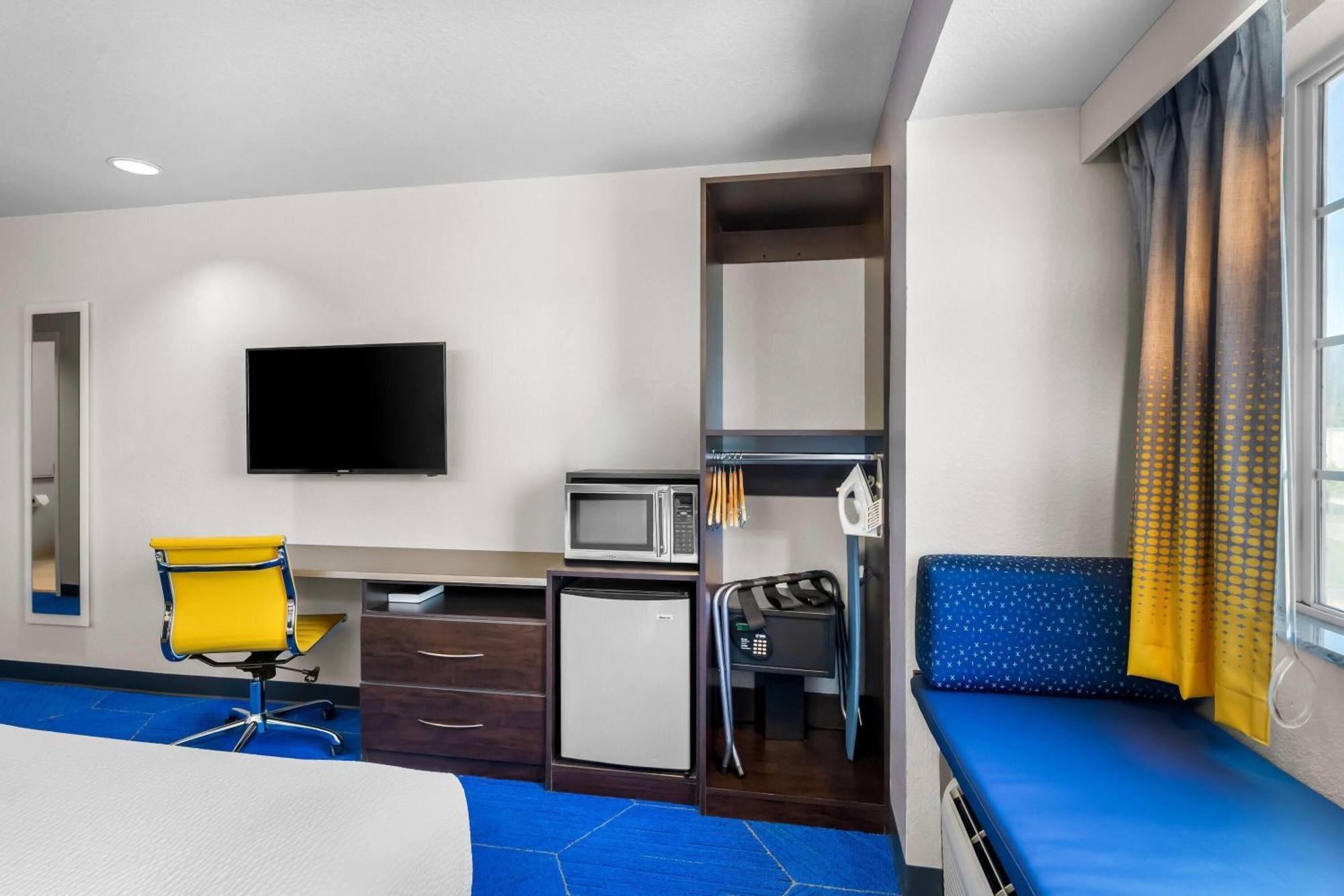 Queen Room with Two Queen Beds - Disability Access/Non-Smoking