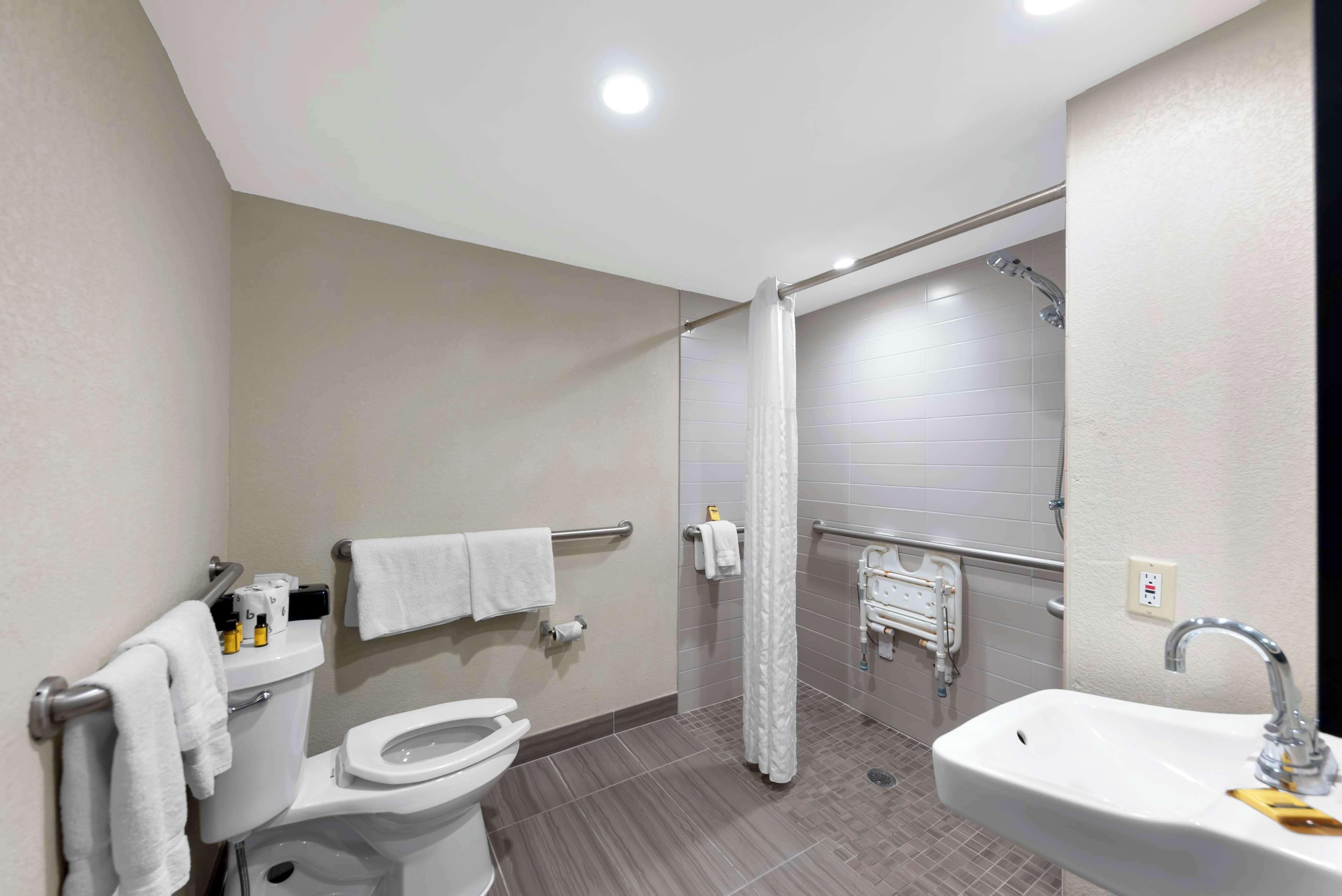 Queen Room Roll Shower Mobility Access