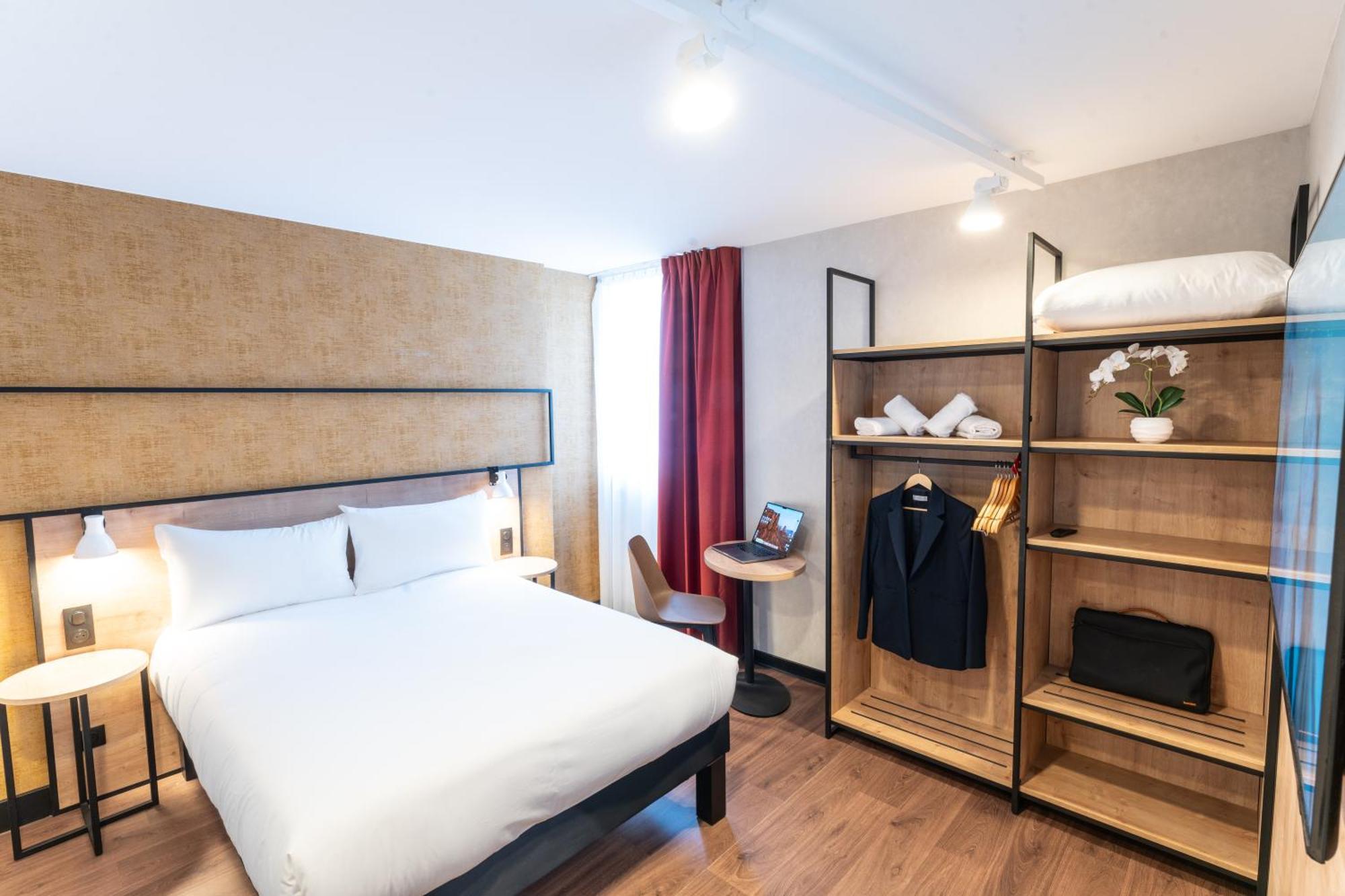Chambre Communicante avec 1 Lit Double et 2 Lits Simples