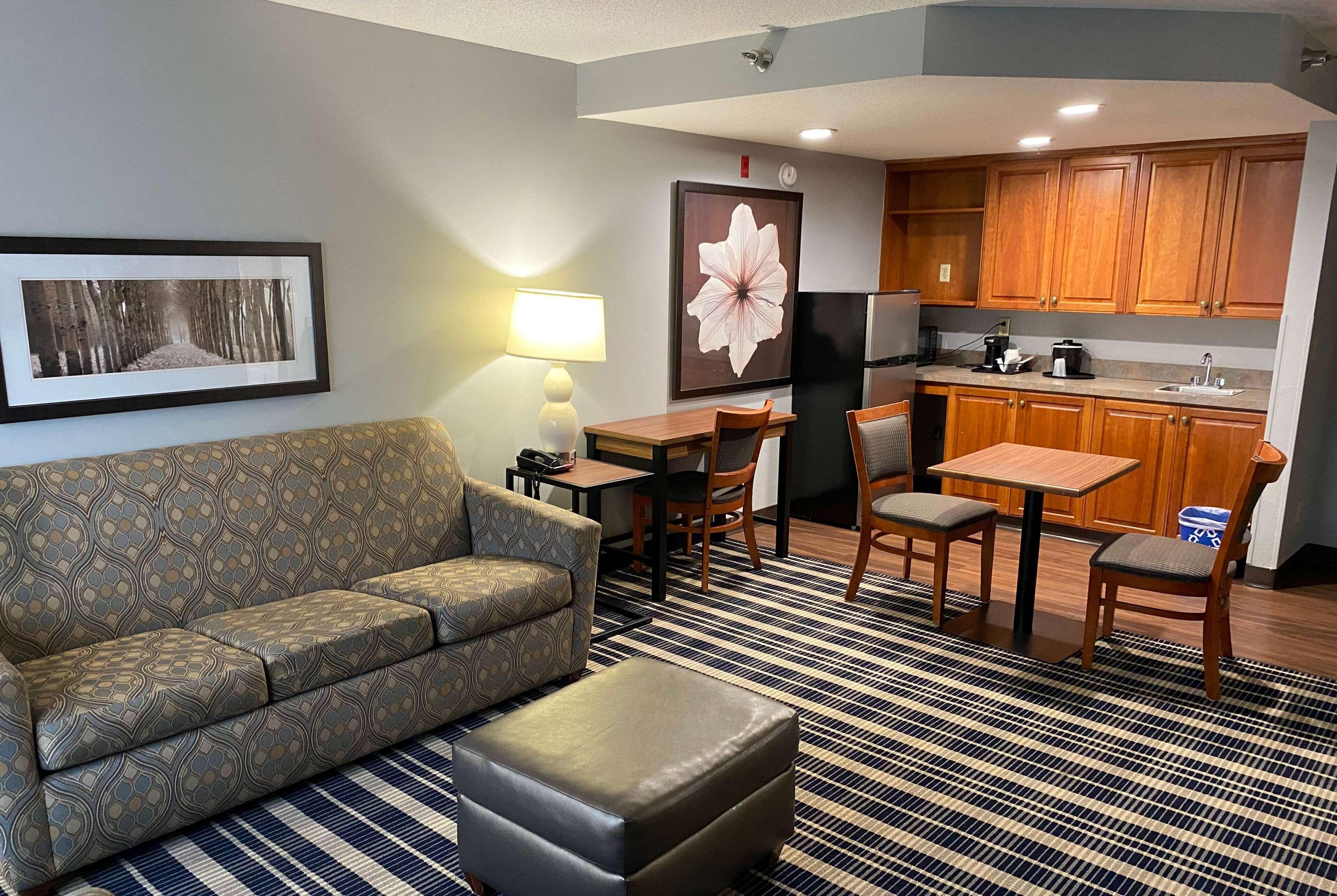 Deluxe Suite - Mobility Access/Non-Smoking