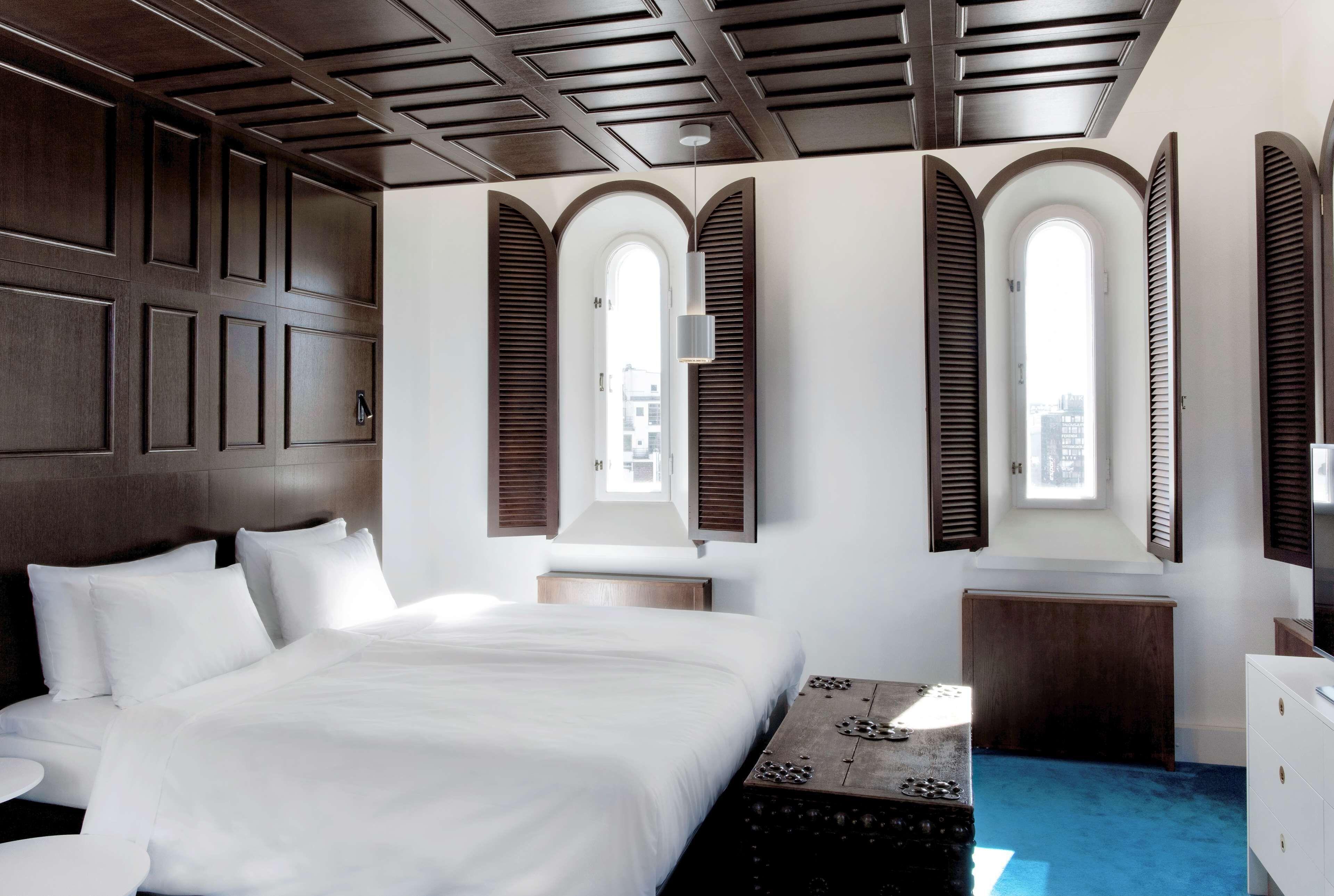 One-Bedroom Plaza Suite,799688460:JPEG