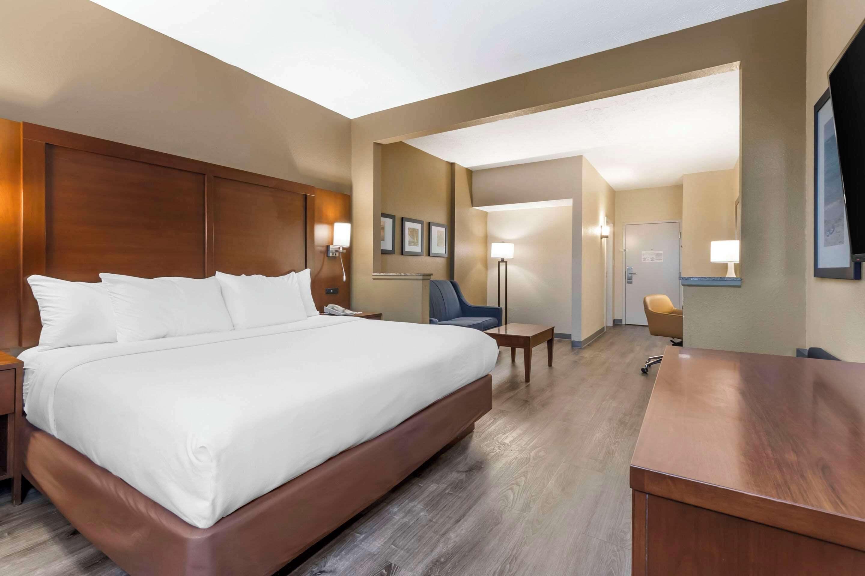 King Suite - Accessible/Non-Smoking