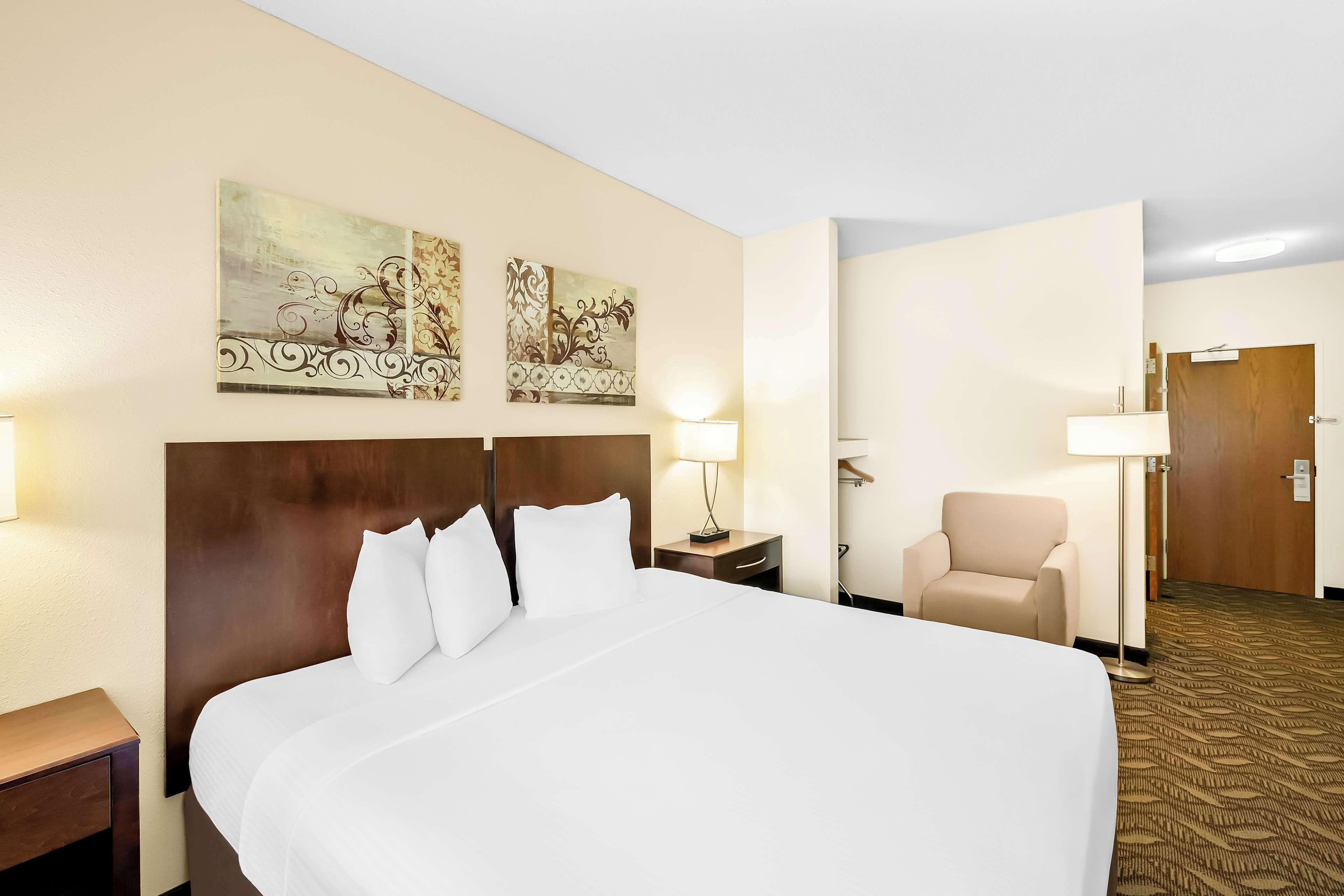 King Room with Walk-In Shower - Disability Access/Non-Smoking